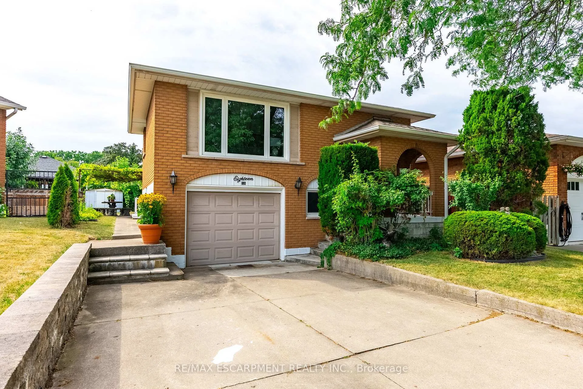 Photo 3 of 18 Renner Court, Hamilton, Red Hill — HOMEH