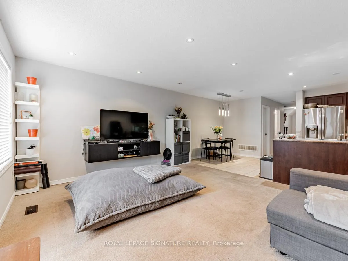Photo 3 of Unit Upper, 34 Muscadel Road, Vaughan, Vellore Village — HOMEH