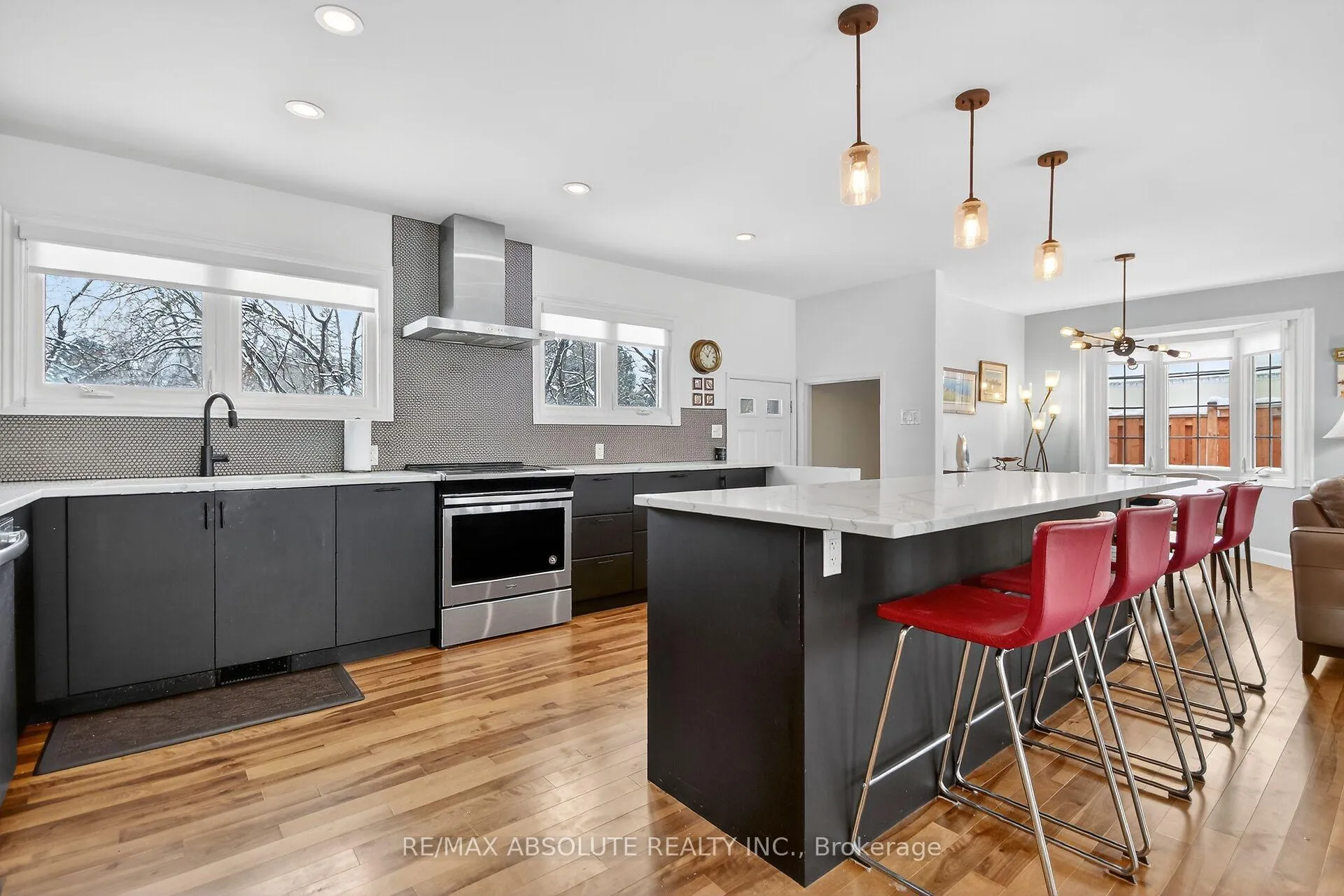 Photo 11 of 57 Quinpool Crescent, Ottawa, Arbeatha Park — HOMEH