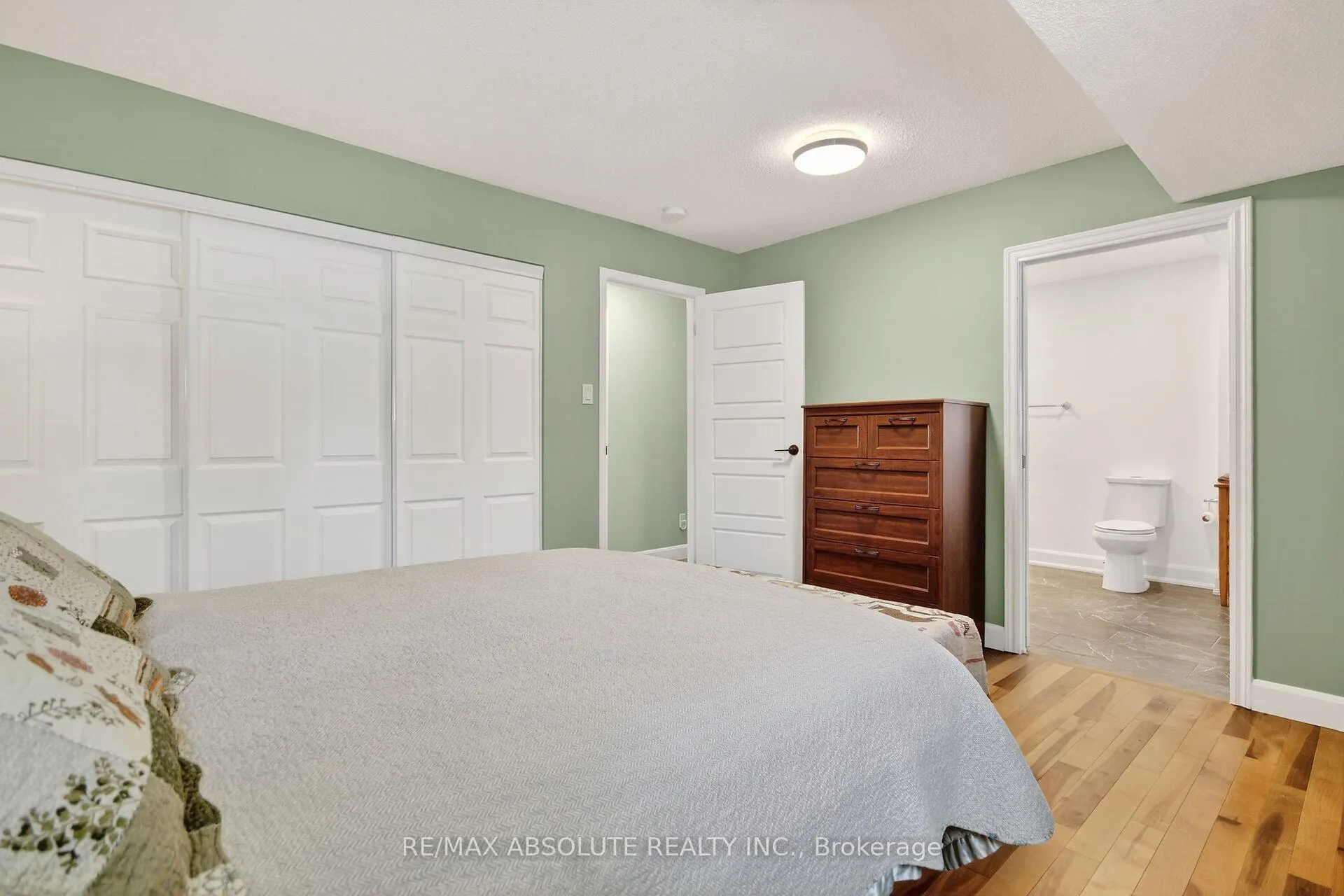 Photo 24 of 57 Quinpool Crescent, Ottawa, Arbeatha Park — HOMEH
