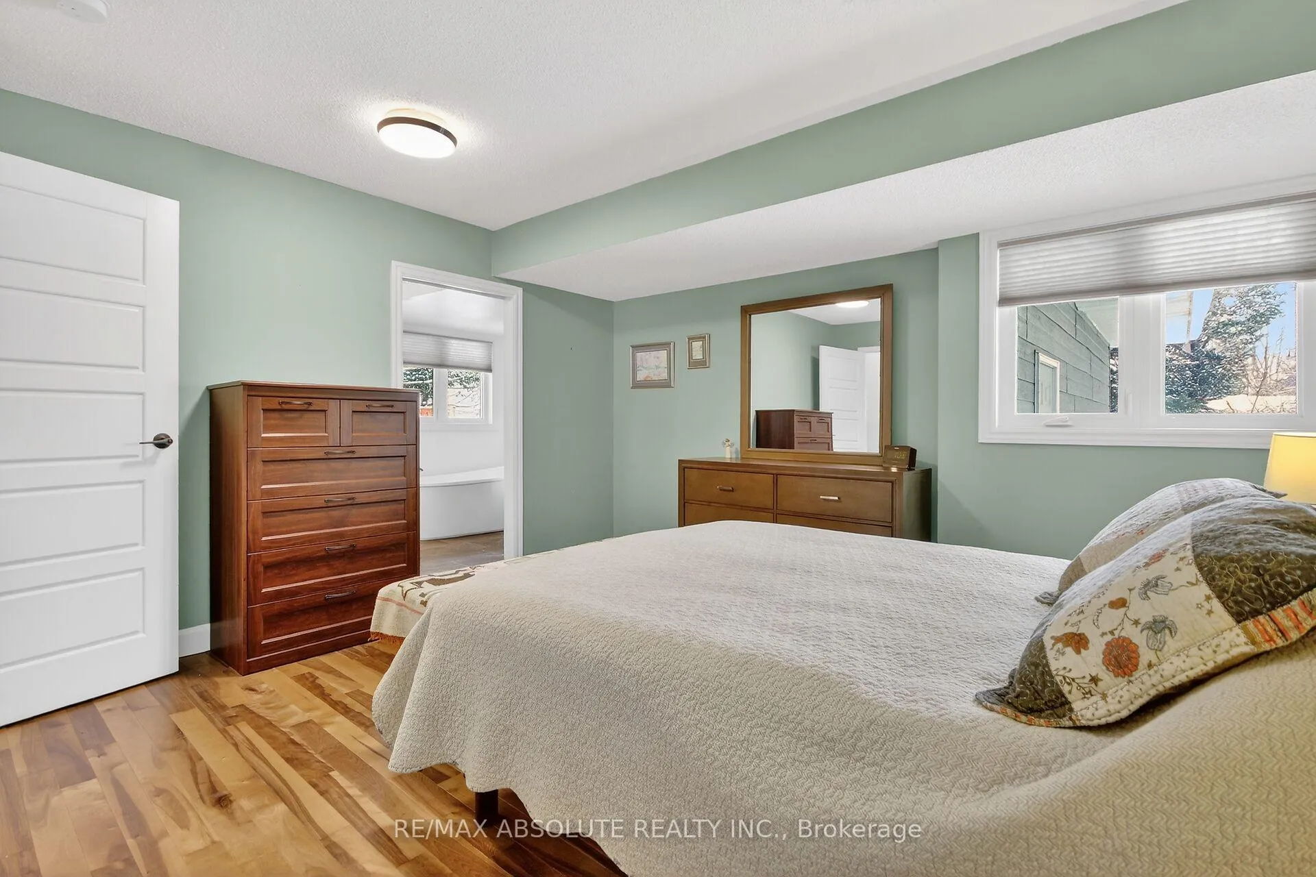 Photo 25 of 57 Quinpool Crescent, Ottawa, Arbeatha Park — HOMEH