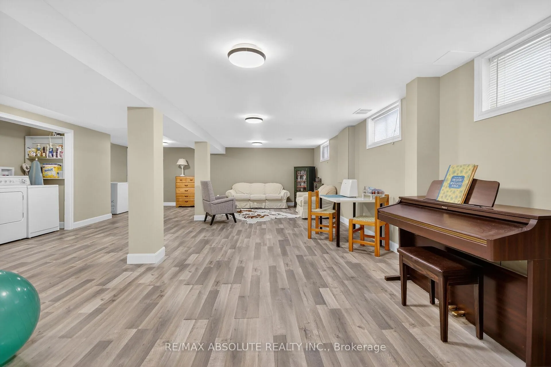 Photo 39 of 57 Quinpool Crescent, Ottawa, Arbeatha Park — HOMEH