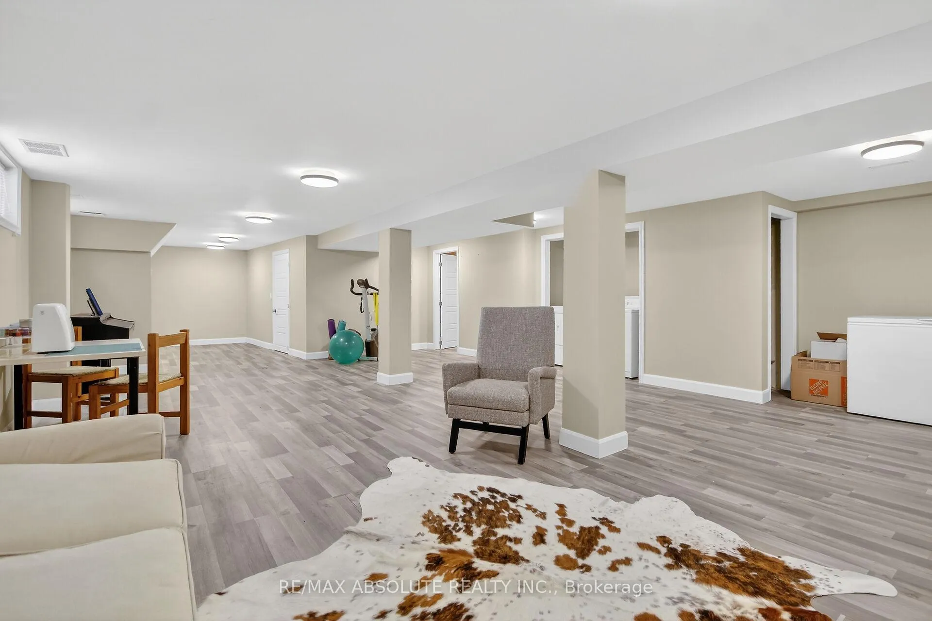 Photo 40 of 57 Quinpool Crescent, Ottawa, Arbeatha Park — HOMEH