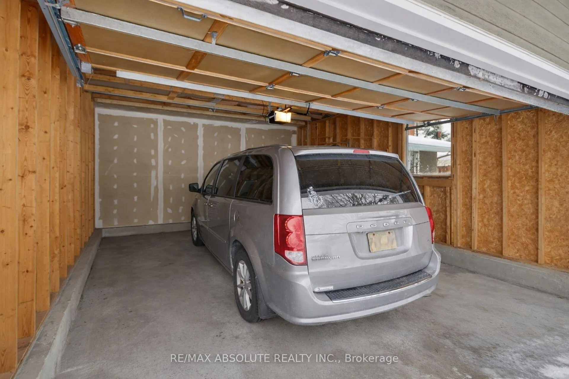 Photo 42 of 57 Quinpool Crescent, Ottawa, Arbeatha Park — HOMEH