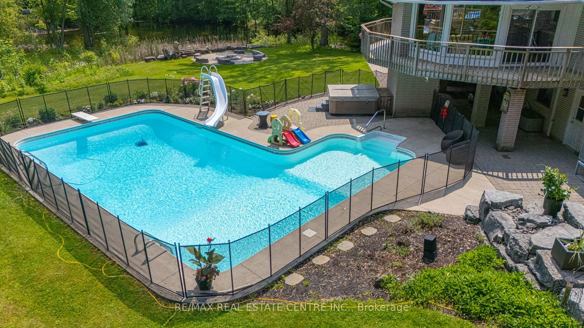 Photo 4 of 10457 Darkwood Road, Milton, Rural Milton West — HOMEH