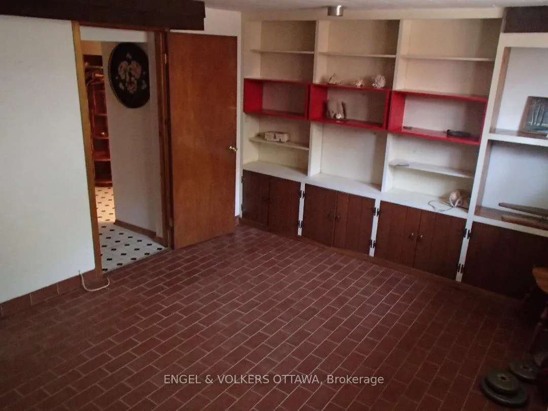 Photo 2 of 890 Greenbriar Avenue, Ottawa, Carleton Heights — HOMEH