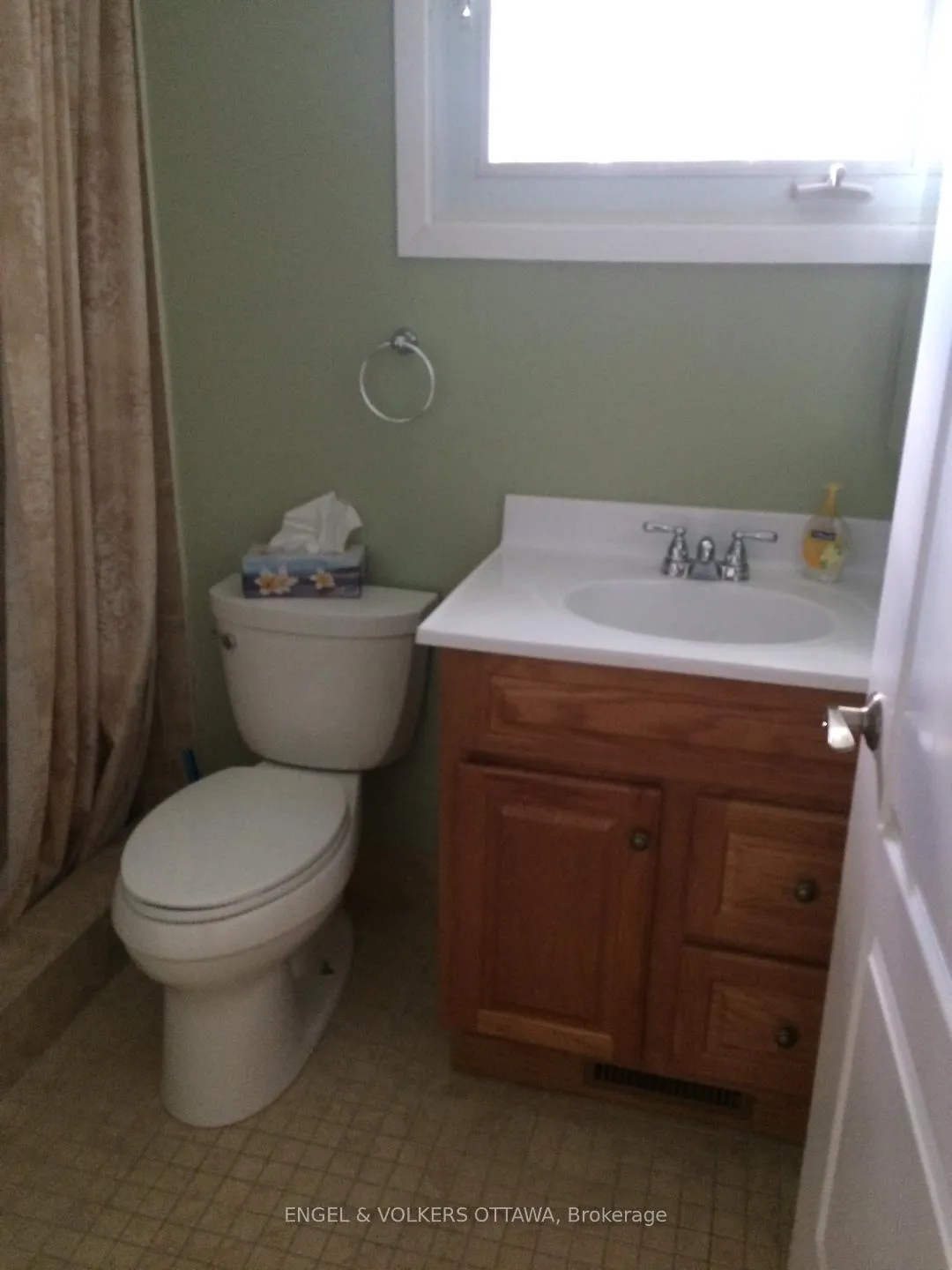 Photo 4 of 890 Greenbriar Avenue, Ottawa, Carleton Heights — HOMEH