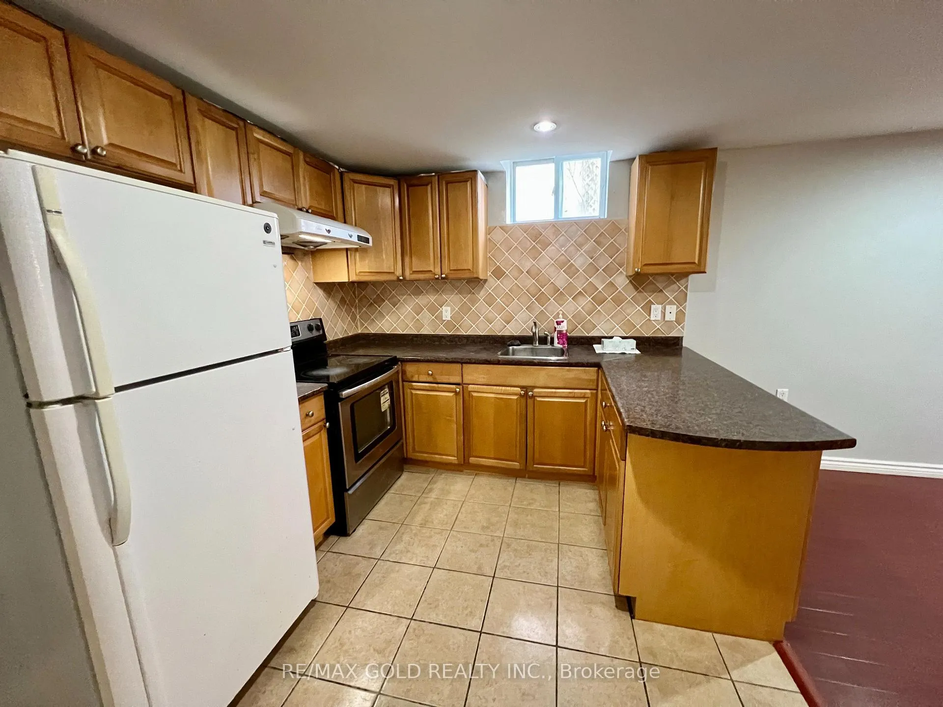 Photo 3 of Unit Lower, 12 Fairfax Court, Vaughan, Beverley Glen — HOMEH