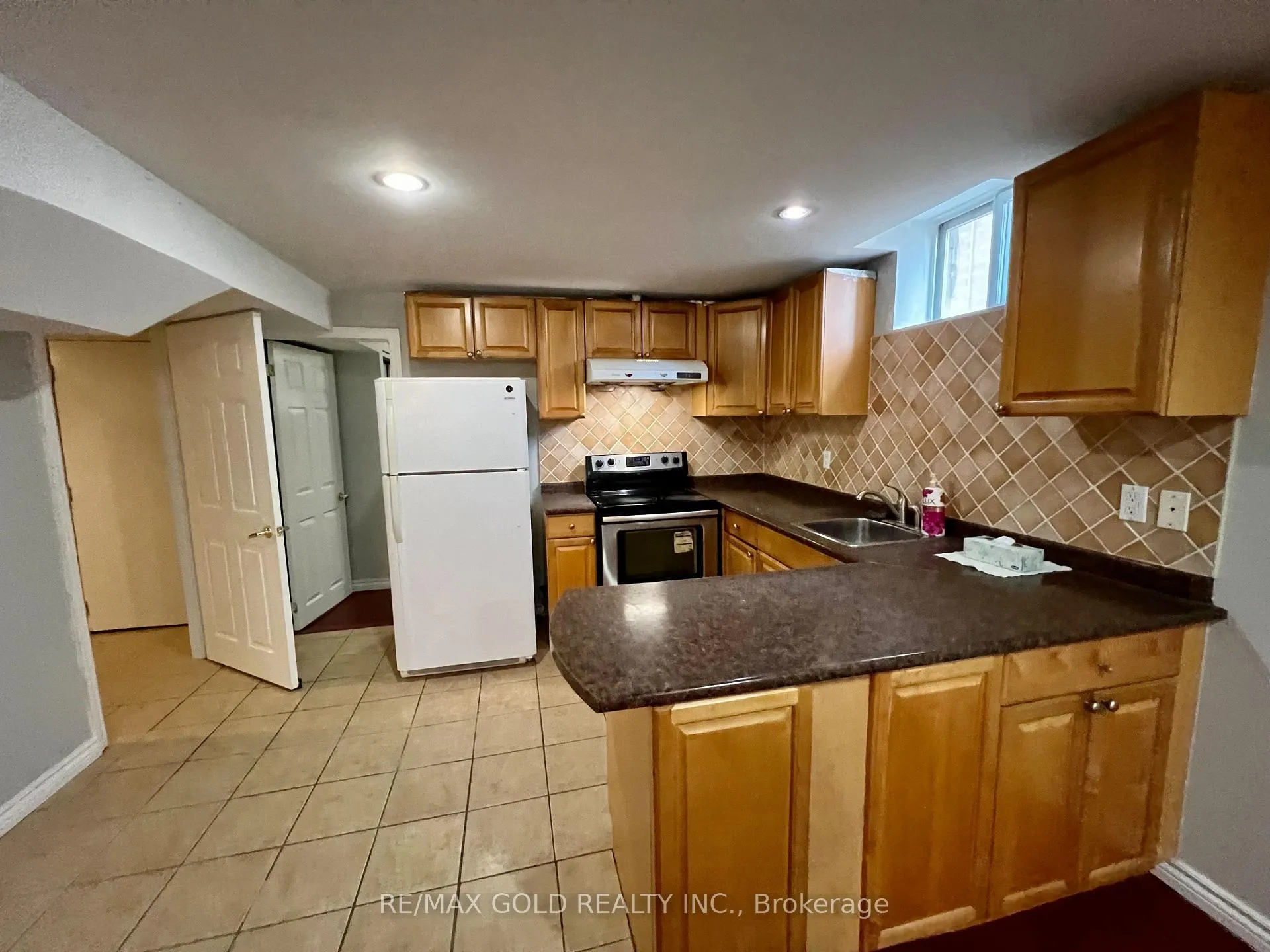 Photo 5 of Unit Lower, 12 Fairfax Court, Vaughan, Beverley Glen — HOMEH
