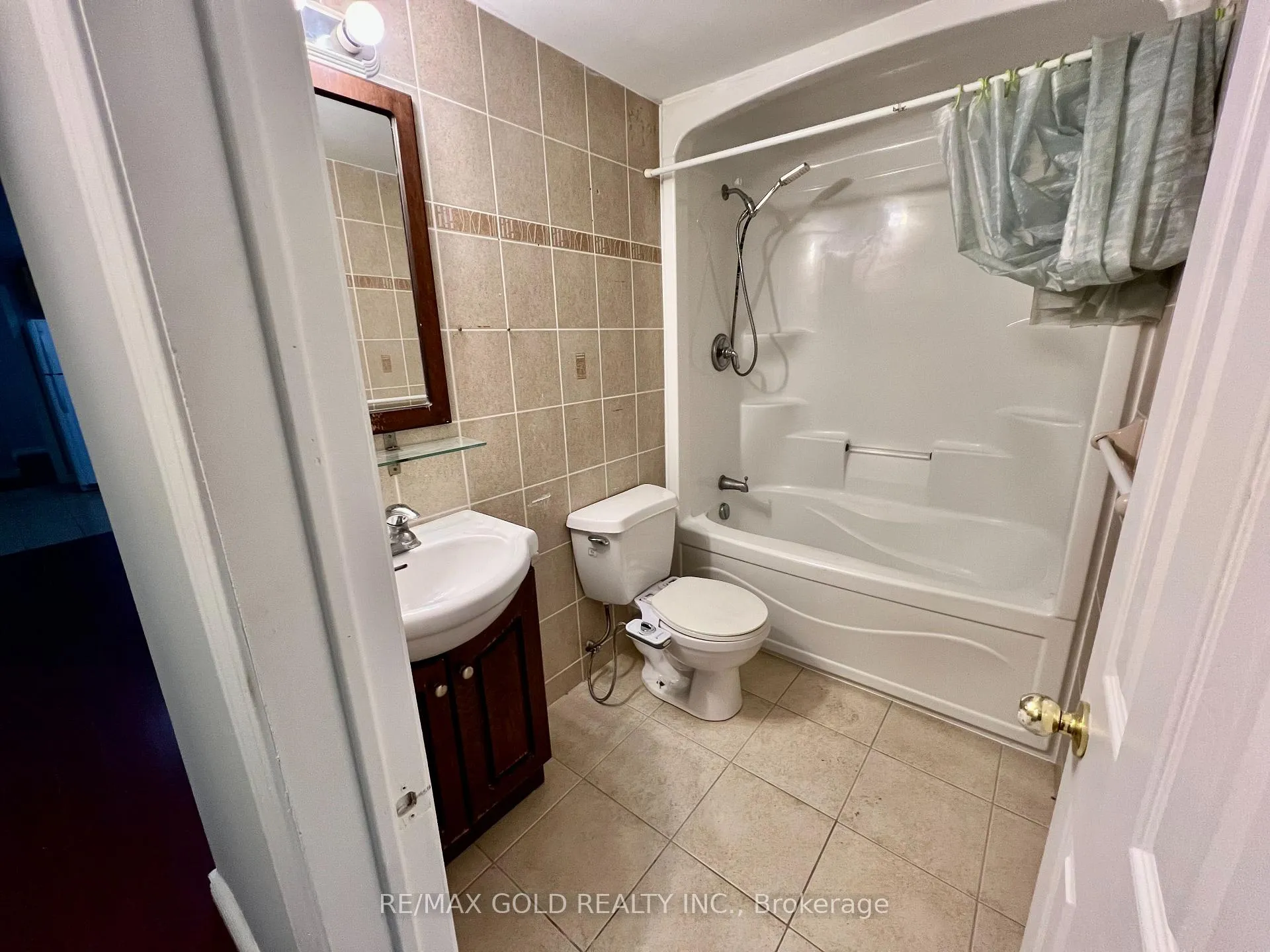 Photo 11 of Unit Lower, 12 Fairfax Court, Vaughan, Beverley Glen — HOMEH