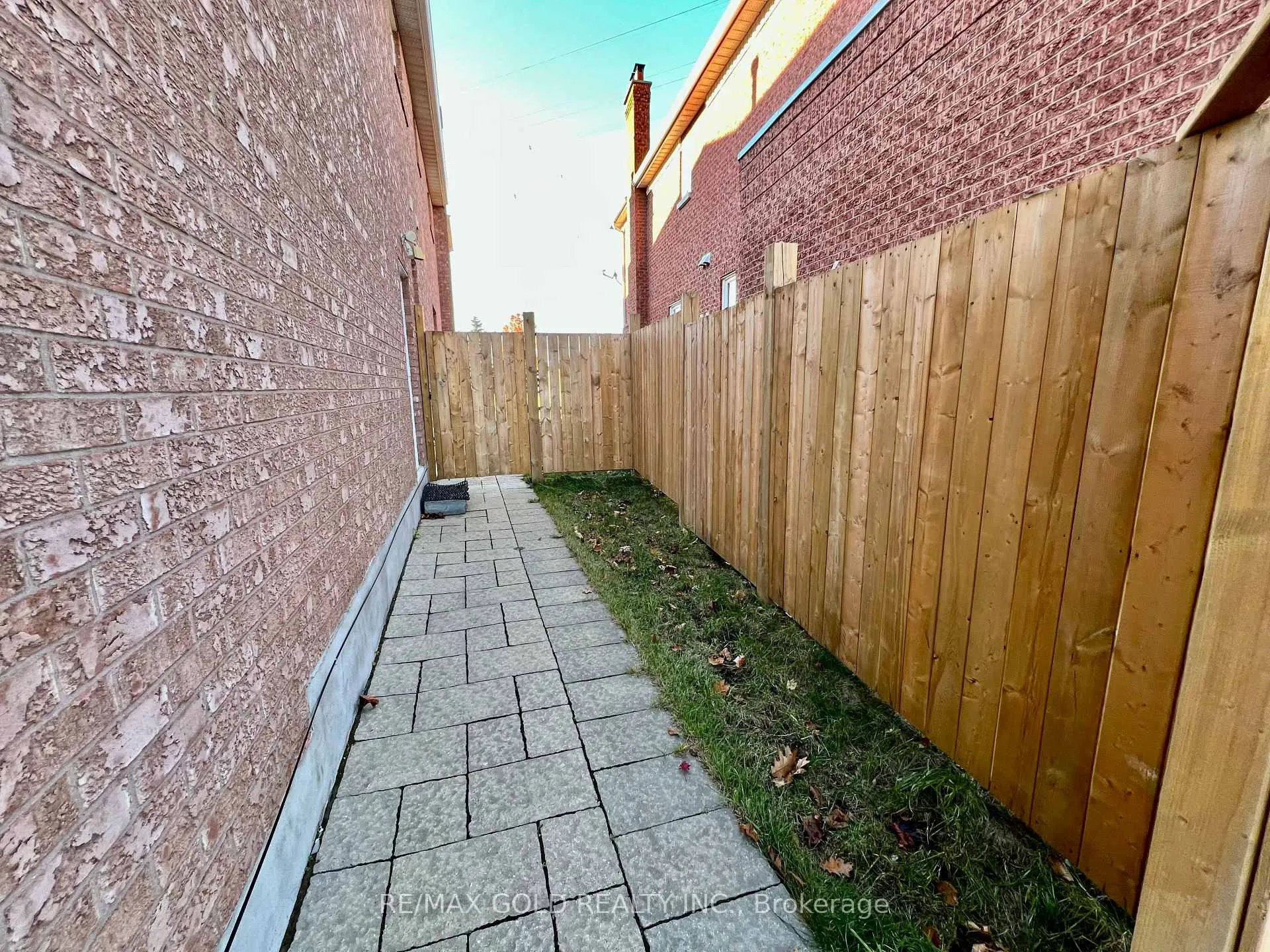 Photo 14 of Unit Lower, 12 Fairfax Court, Vaughan, Beverley Glen — HOMEH