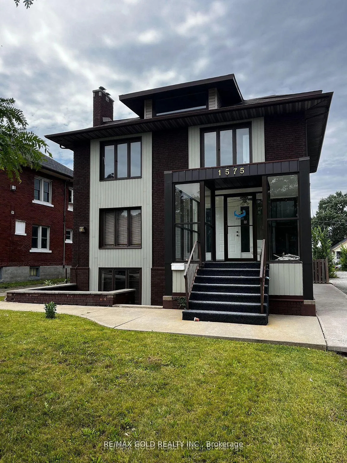 Photo 1 of 1575 Ouellette Avenue N, Windsor — HOMEH