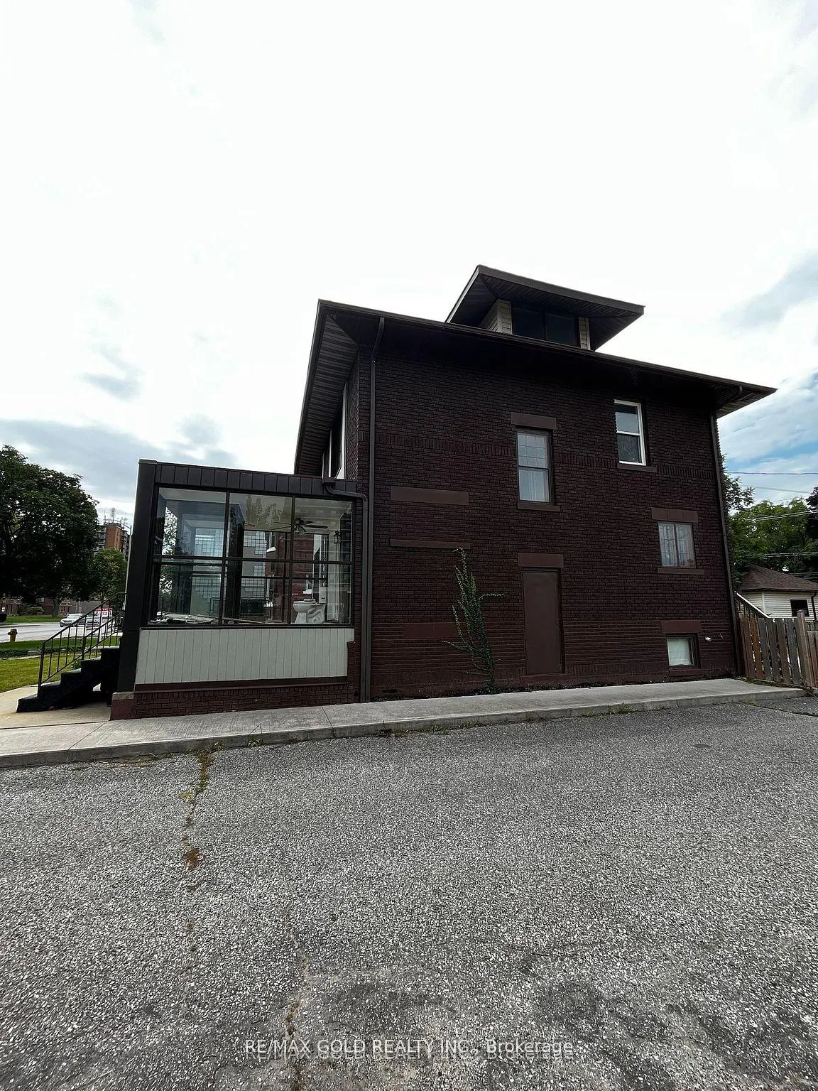 Photo 2 of 1575 Ouellette Avenue N, Windsor — HOMEH