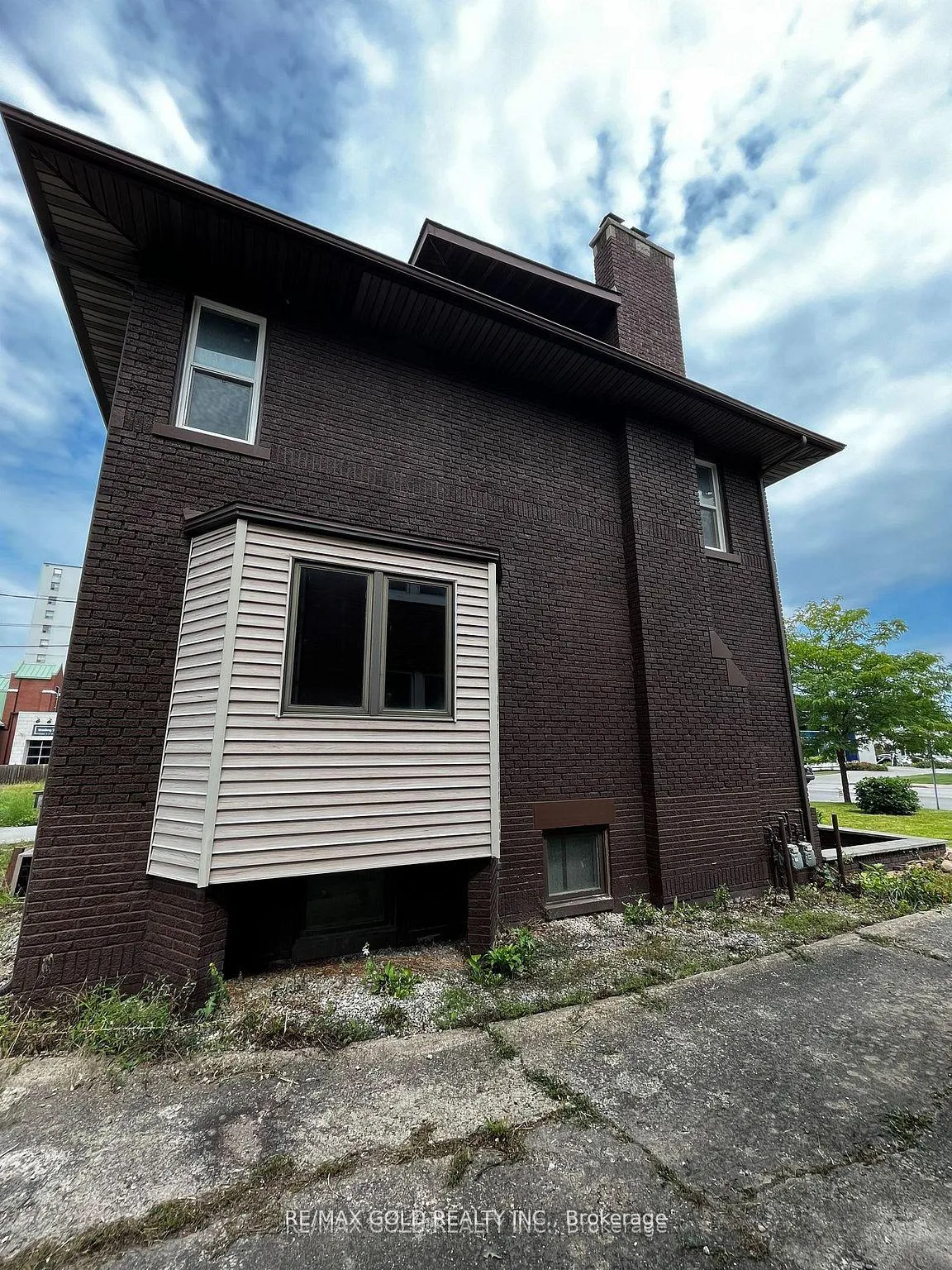 Photo 4 of 1575 Ouellette Avenue N, Windsor — HOMEH