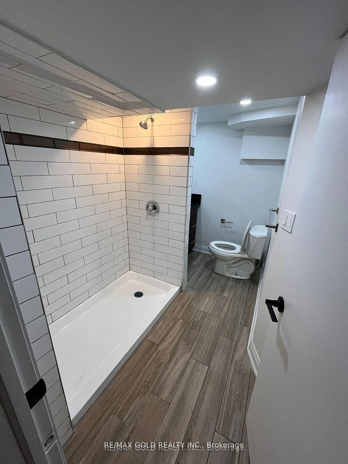 Photo 12 of 1575 Ouellette Avenue N, Windsor — HOMEH