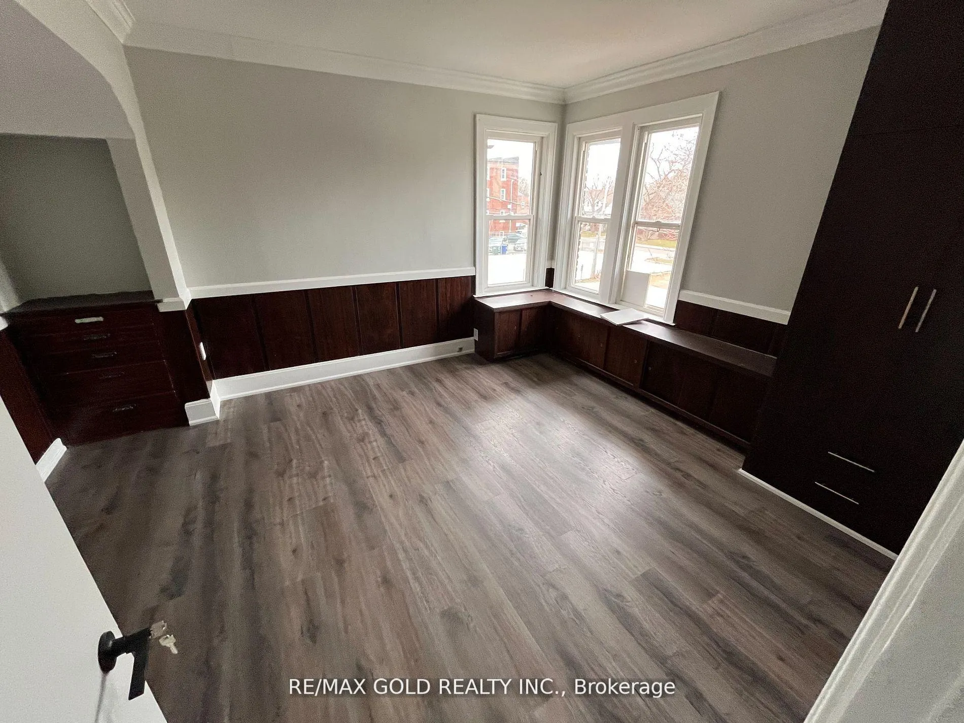 Photo 17 of 1575 Ouellette Avenue N, Windsor — HOMEH