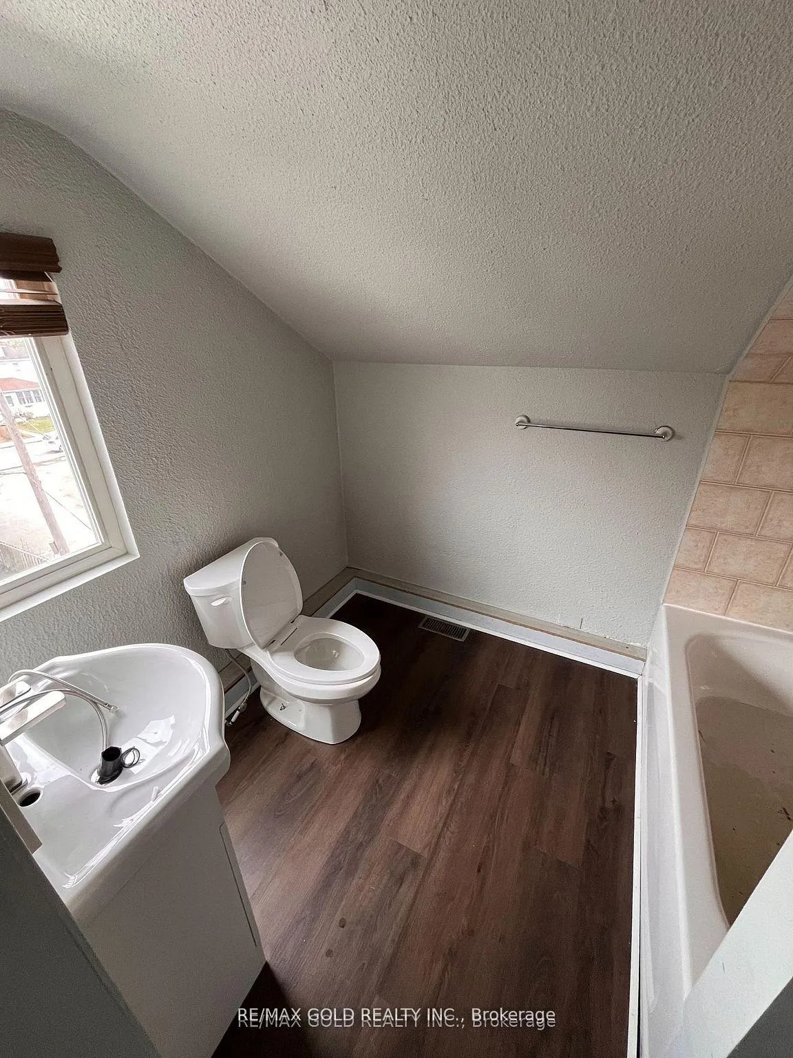 Photo 22 of 1575 Ouellette Avenue N, Windsor — HOMEH