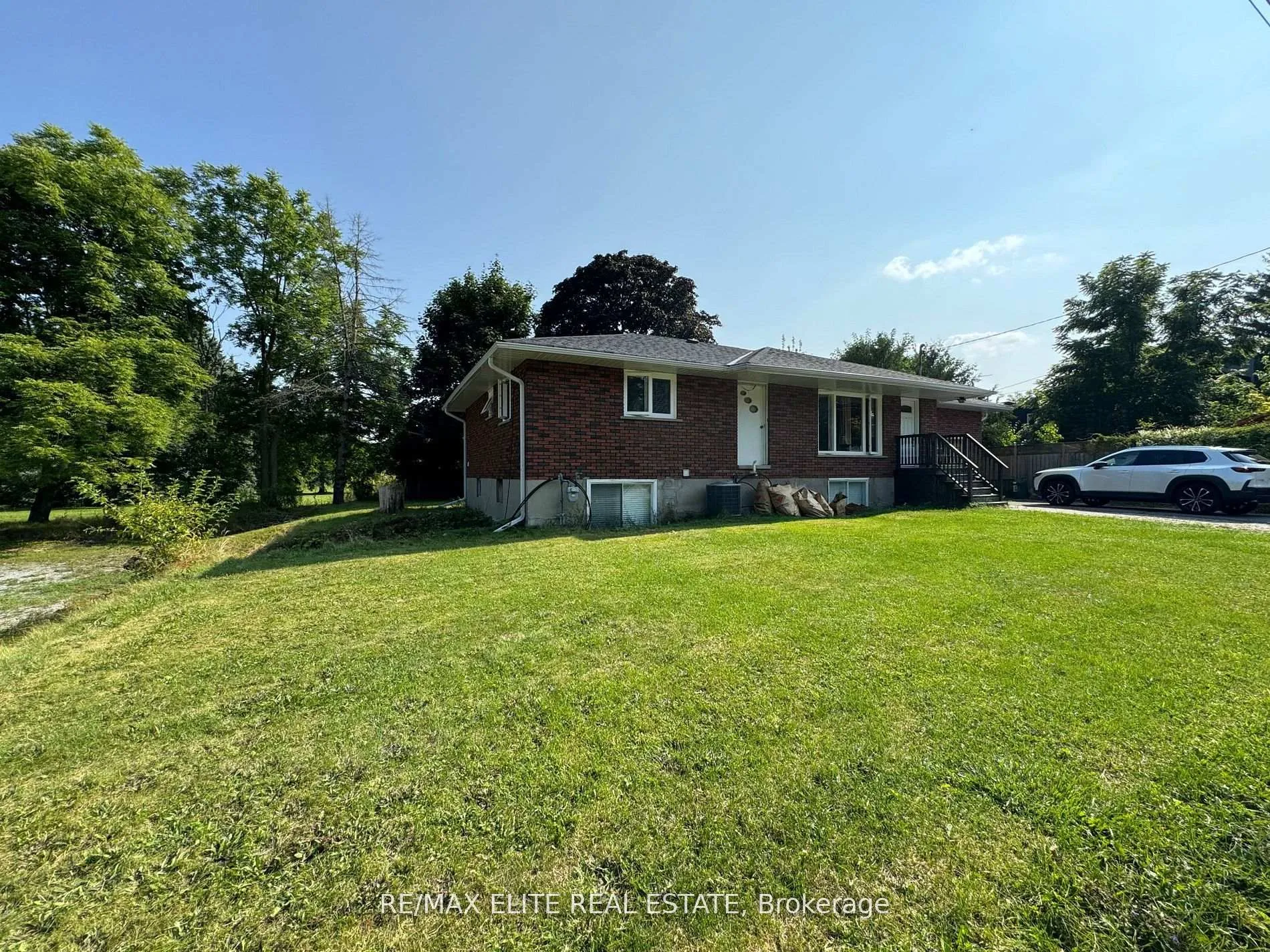 Photo 3 of 11 Gleason Avenue, Markham, Markham Village — HOMEH