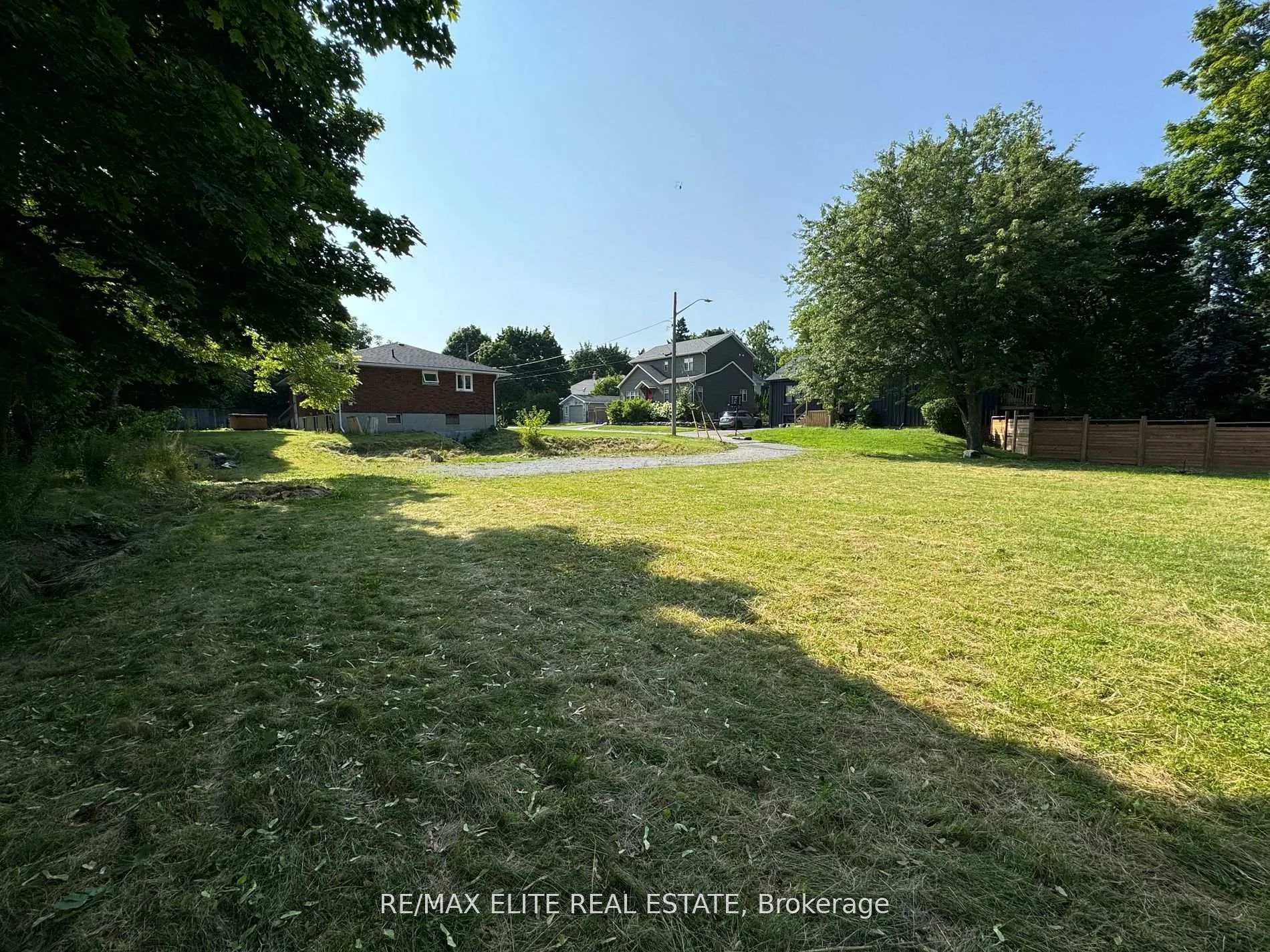 Photo 5 of 11 Gleason Avenue, Markham, Markham Village — HOMEH