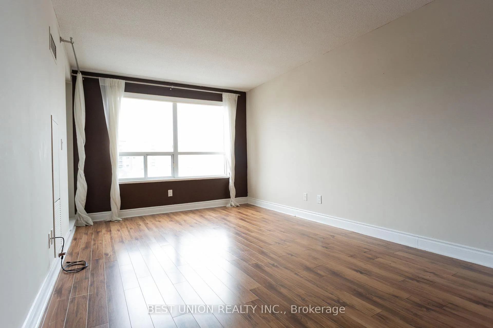 Photo 5 of Unit 719, 39 Galleria Parkway, Markham, Commerce Valley — HOMEH