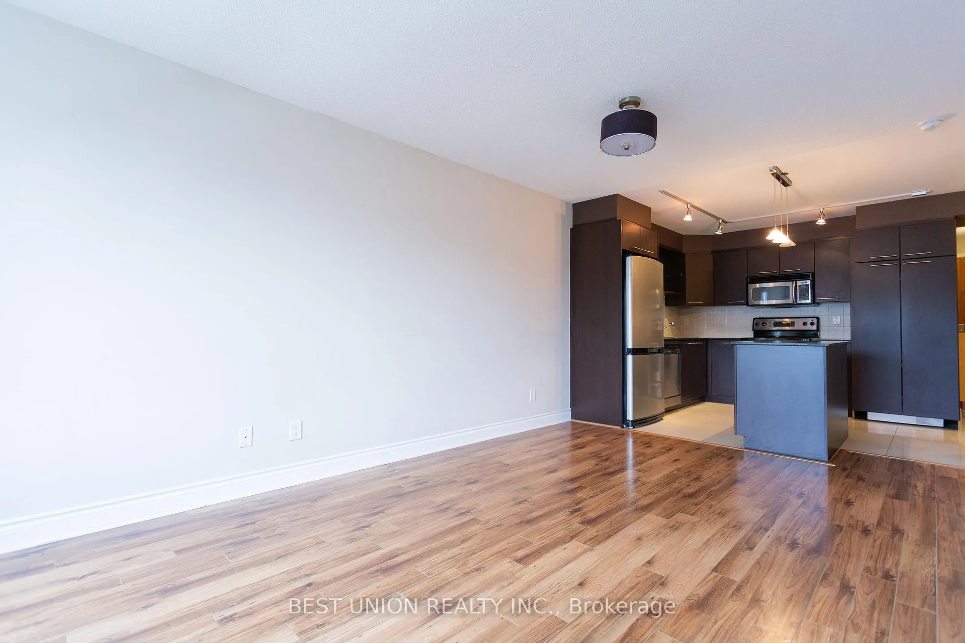 Photo 6 of Unit 719, 39 Galleria Parkway, Markham, Commerce Valley — HOMEH