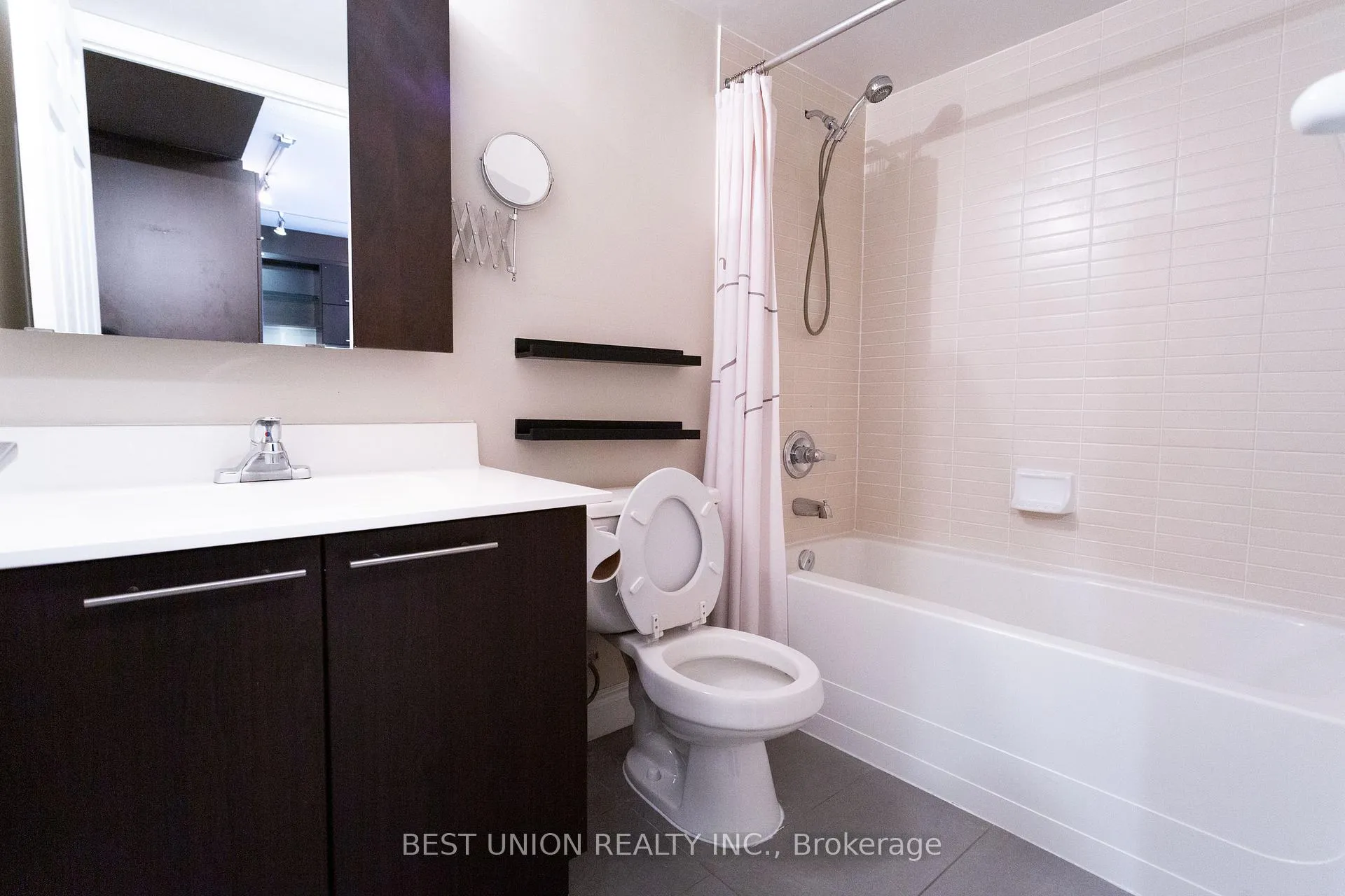 Photo 10 of Unit 719, 39 Galleria Parkway, Markham, Commerce Valley — HOMEH