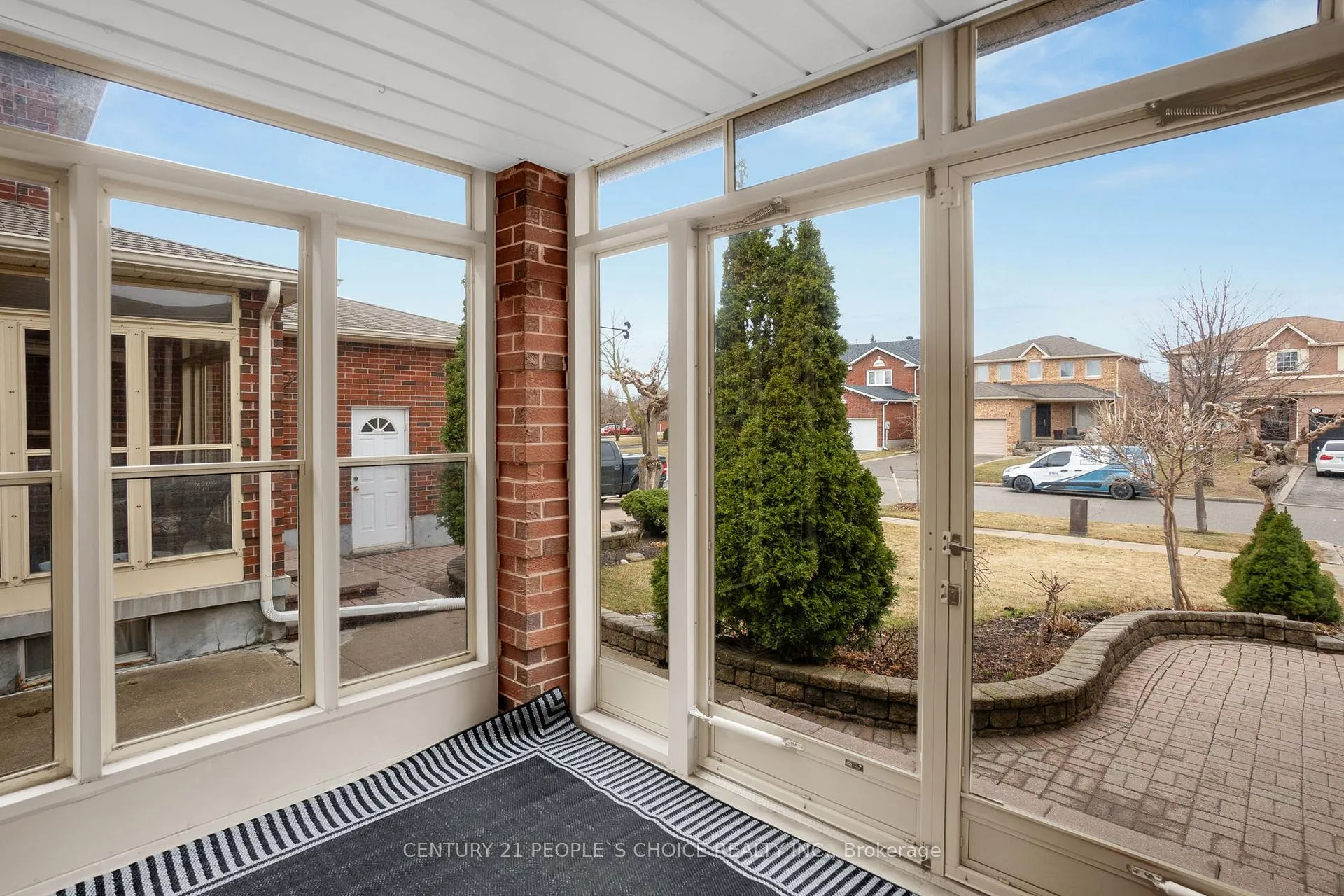 Photo 3 of 71 links Road, Vaughan, Maple — HOMEH
