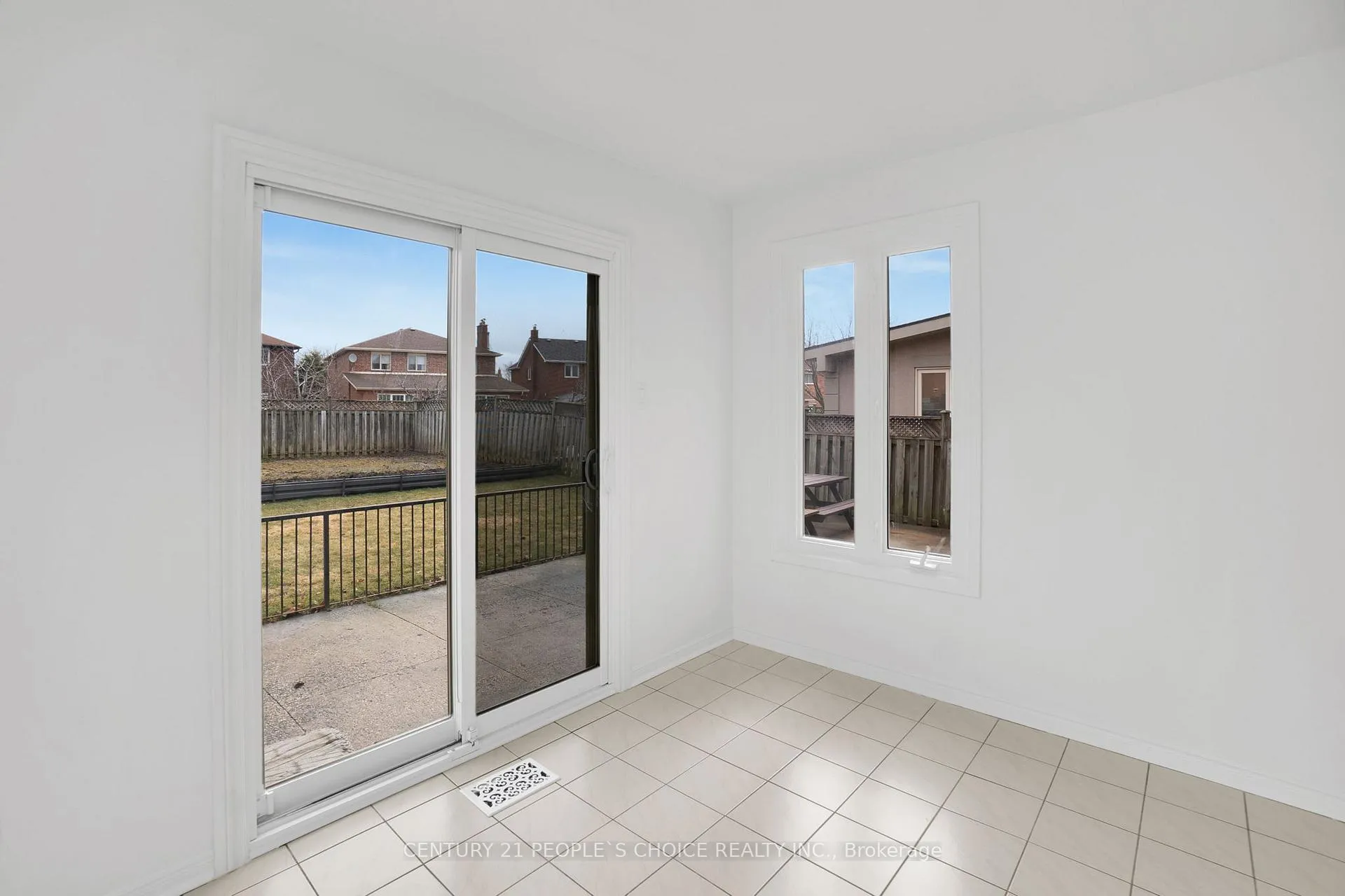 Photo 14 of 71 links Road, Vaughan, Maple — HOMEH