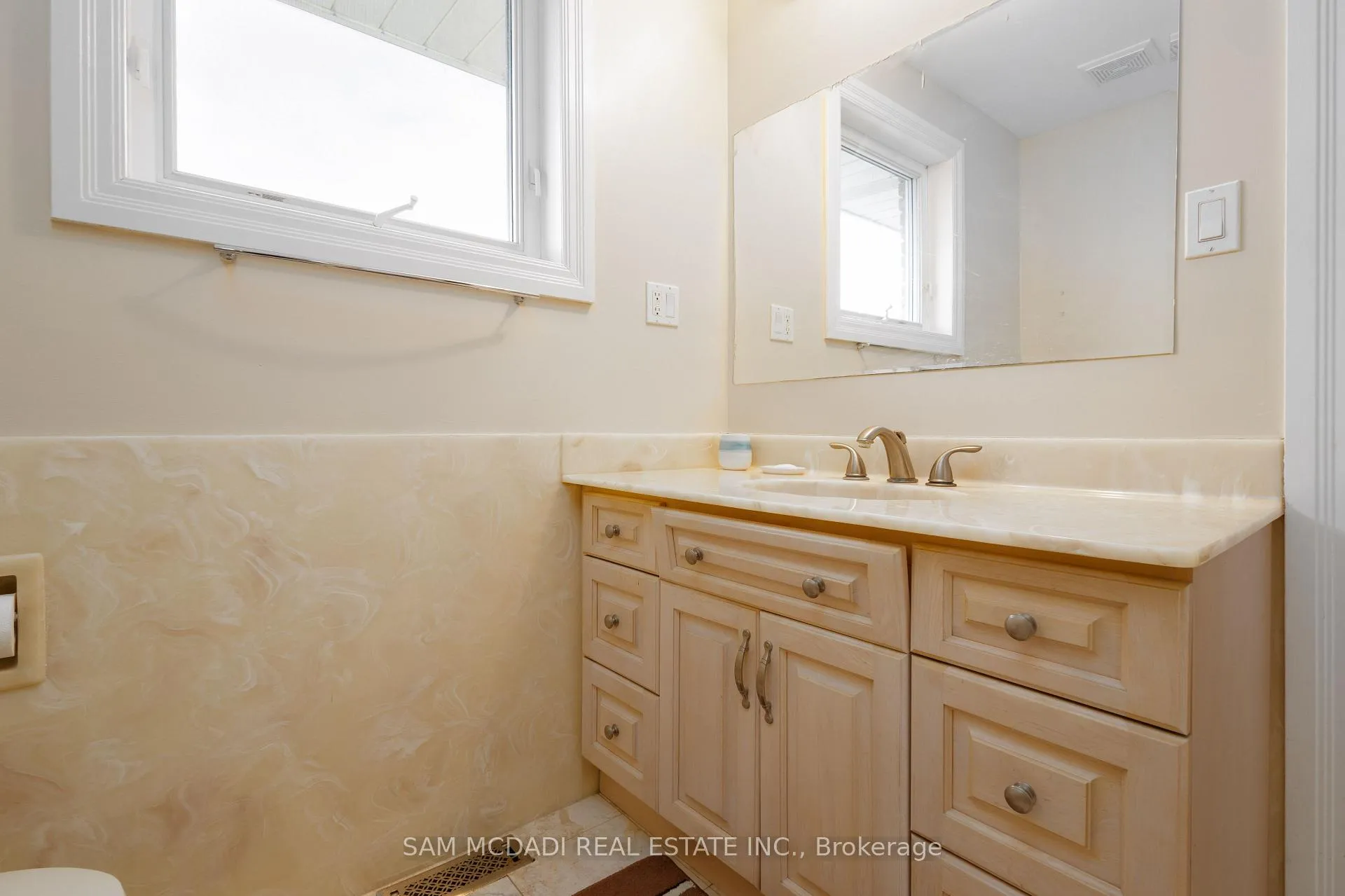 Photo 14 of 9747 Regional Road 20, Grimsby, Grimsby Escarpment — HOMEH
