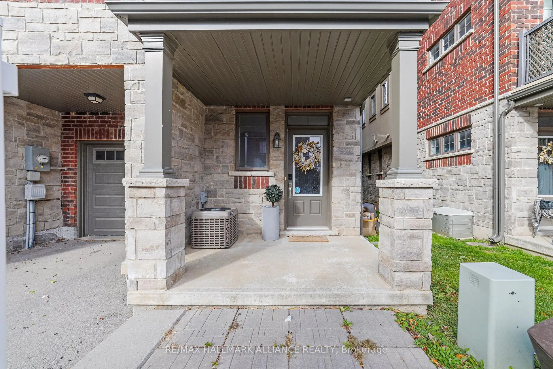 Photo 3 of Unit #45, 1169 Garner Road E, Hamilton, Ancaster — HOMEH