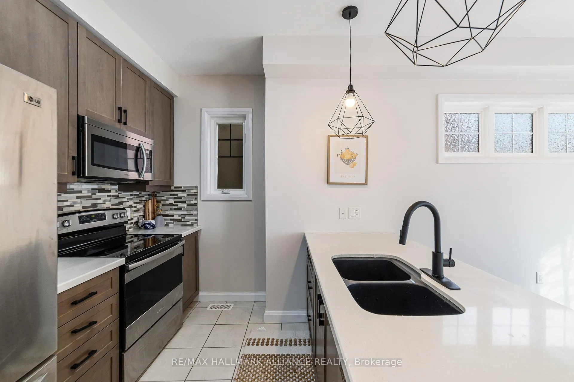 Photo 14 of Unit #45, 1169 Garner Road E, Hamilton, Ancaster — HOMEH