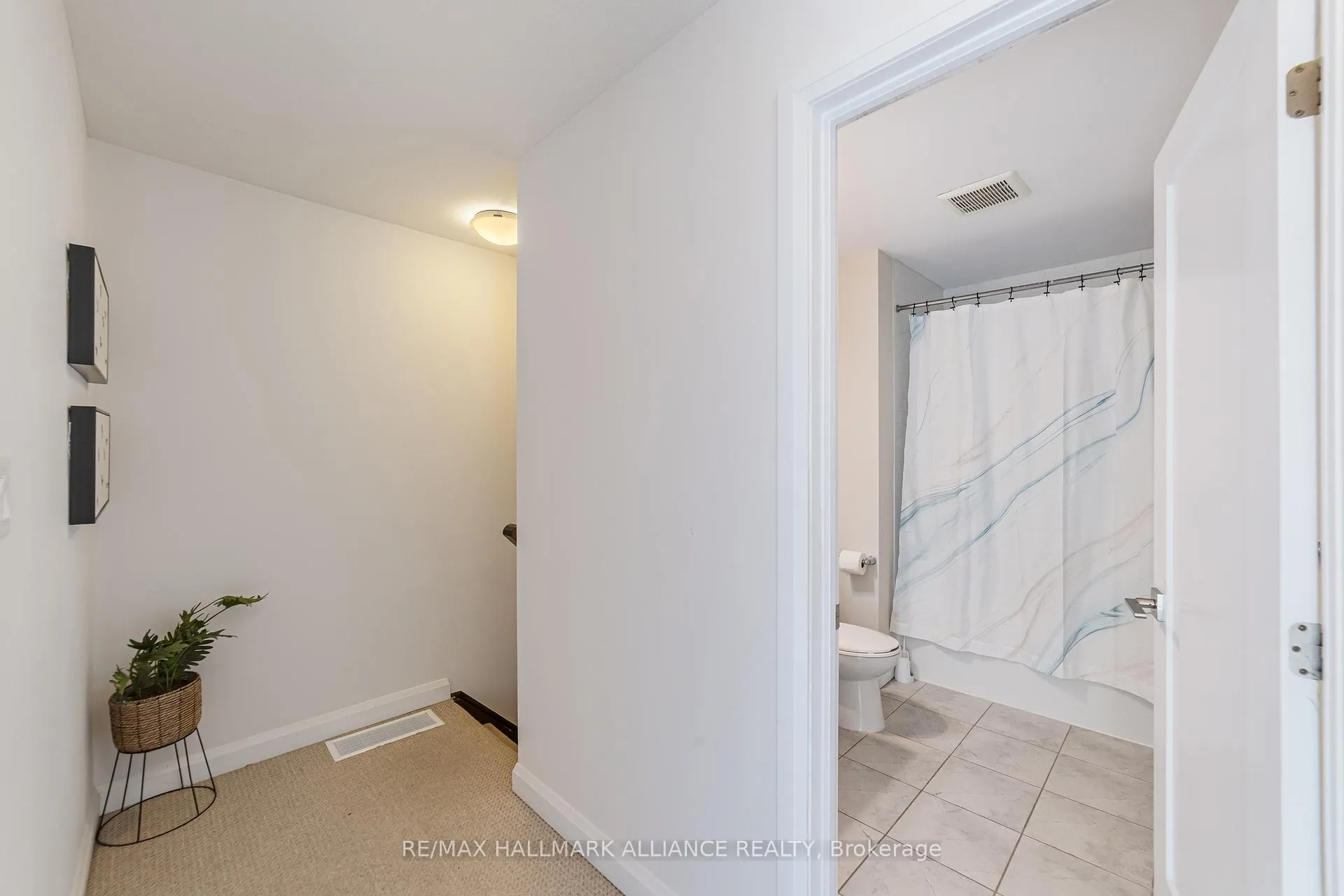 Photo 19 of Unit #45, 1169 Garner Road E, Hamilton, Ancaster — HOMEH