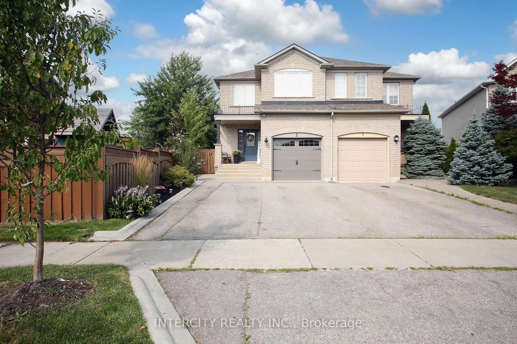 Photo 1 of 5 Humbershed Crescent, Caledon, Bolton West — HOMEH