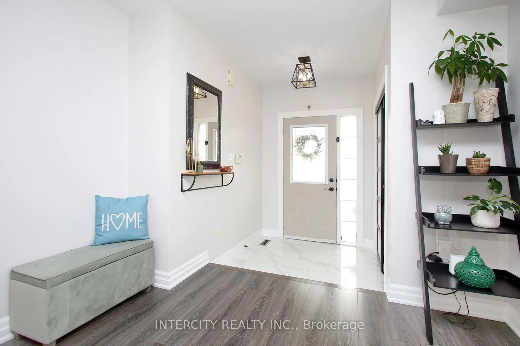 Photo 3 of 5 Humbershed Crescent, Caledon, Bolton West — HOMEH