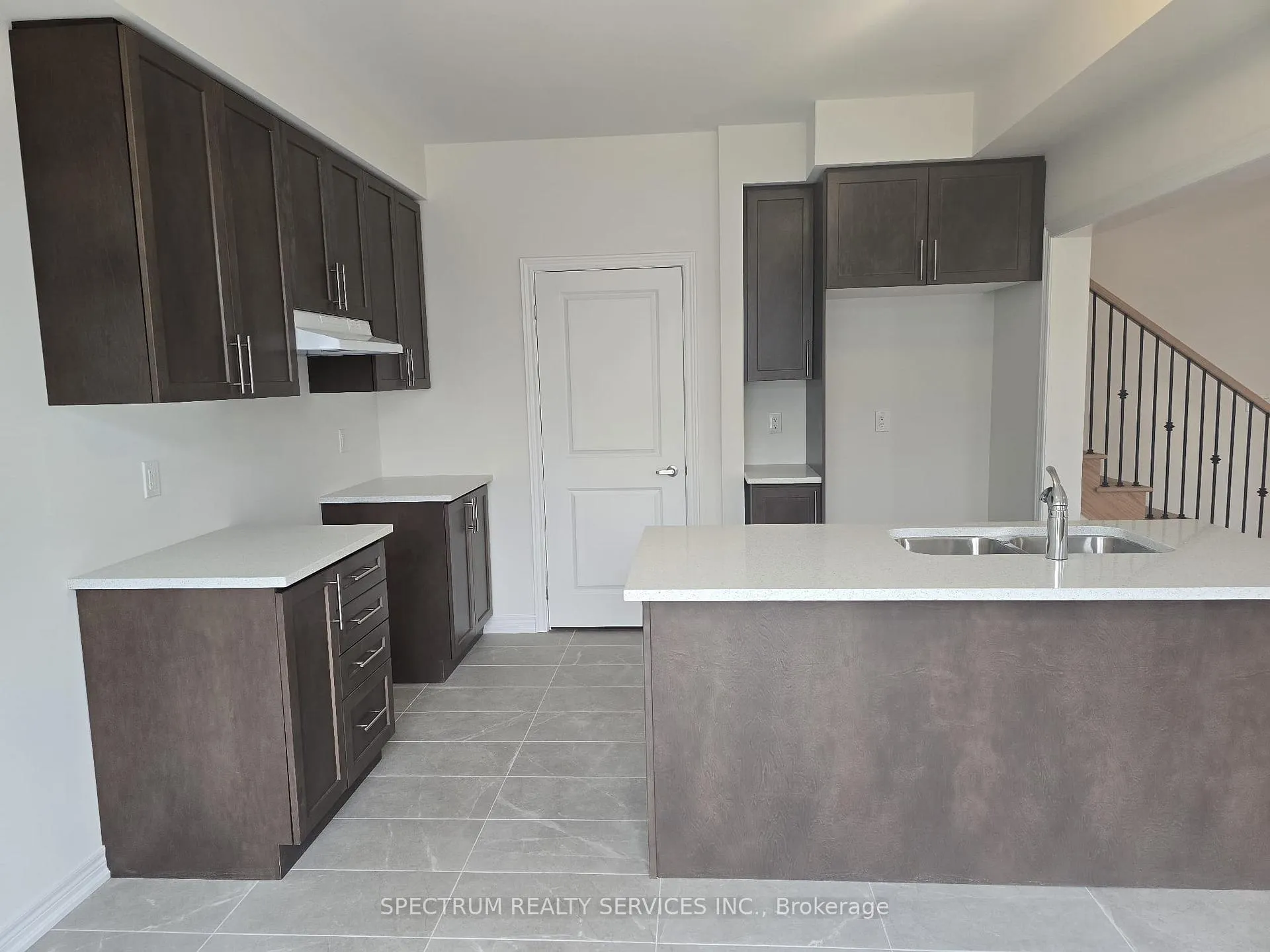 Photo 2 of 1322 Davis Loop, Innisfil, Lefroy — HOMEH