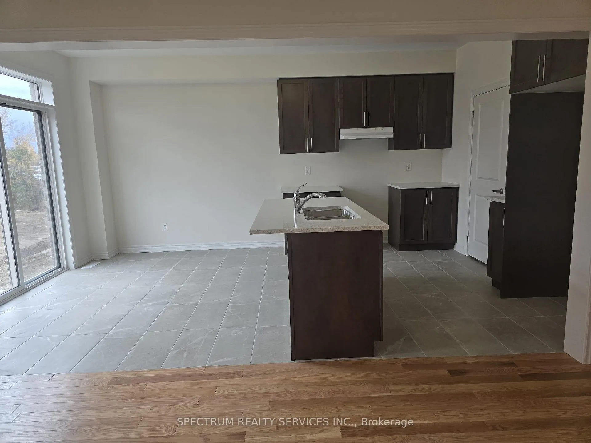 Photo 4 of 1322 Davis Loop, Innisfil, Lefroy — HOMEH