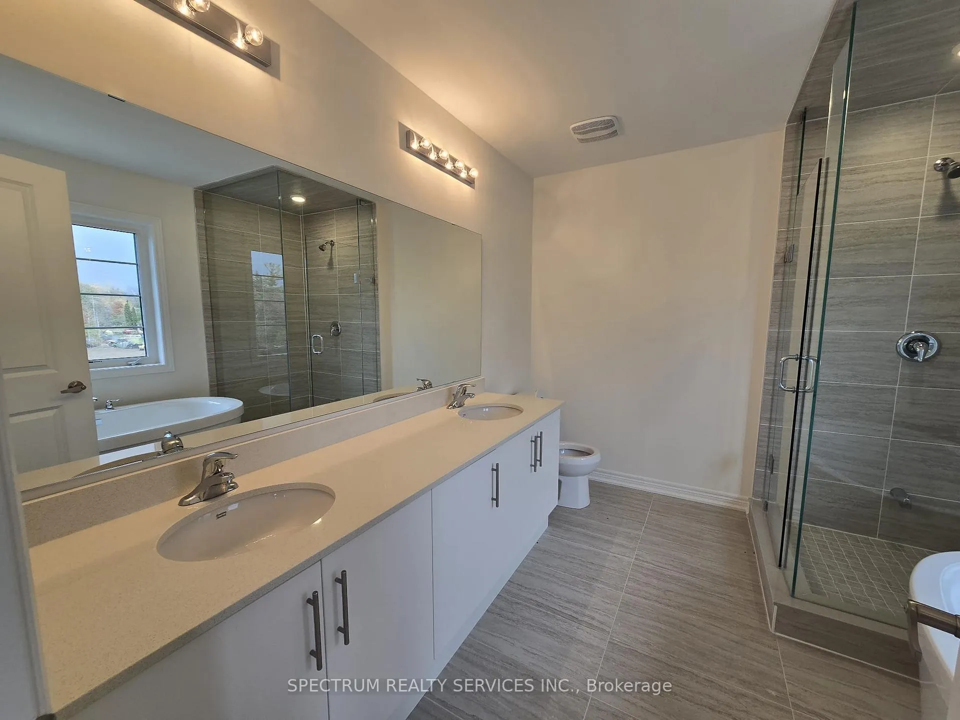Photo 12 of 1322 Davis Loop, Innisfil, Lefroy — HOMEH