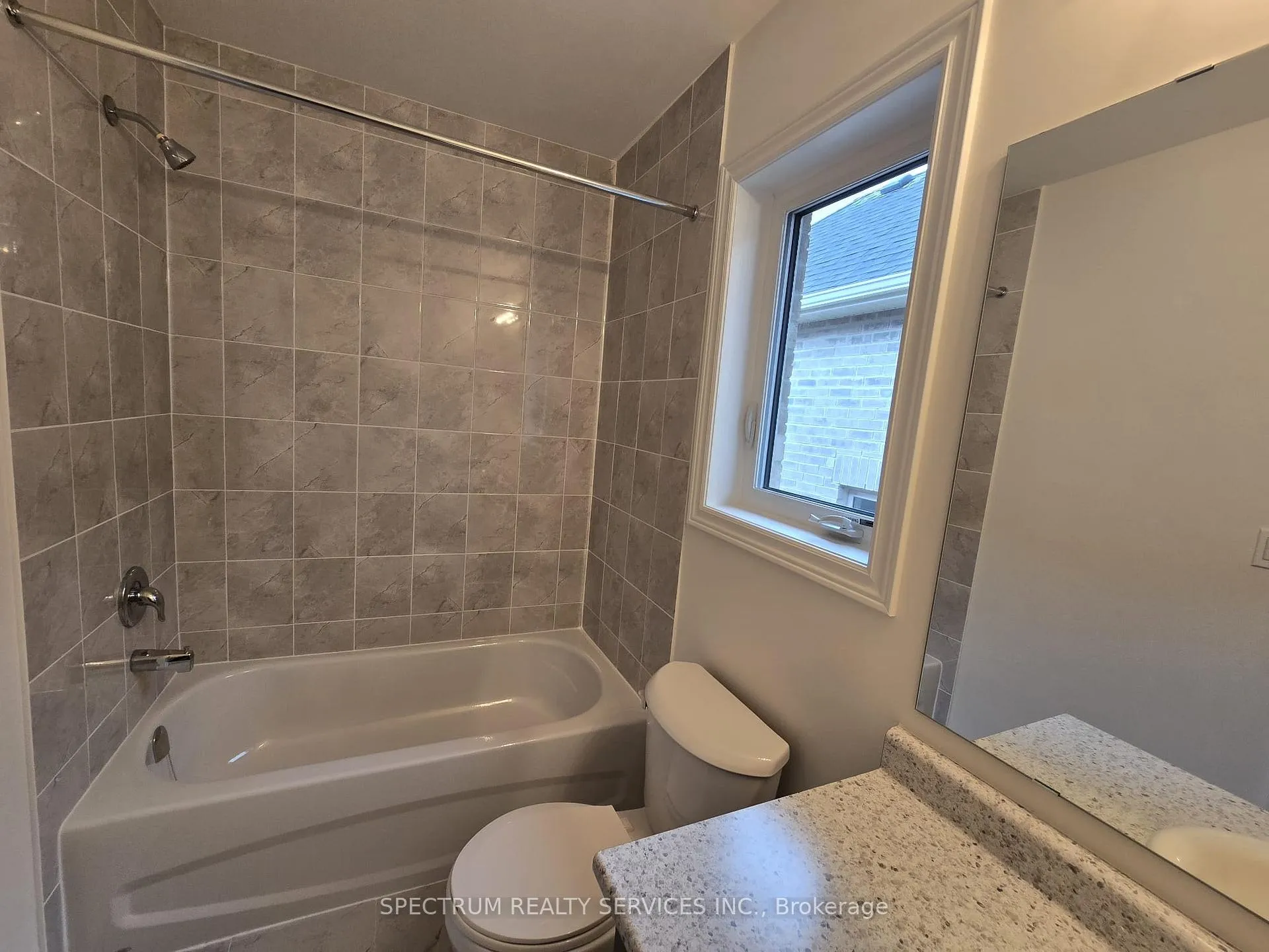 Photo 15 of 1322 Davis Loop, Innisfil, Lefroy — HOMEH