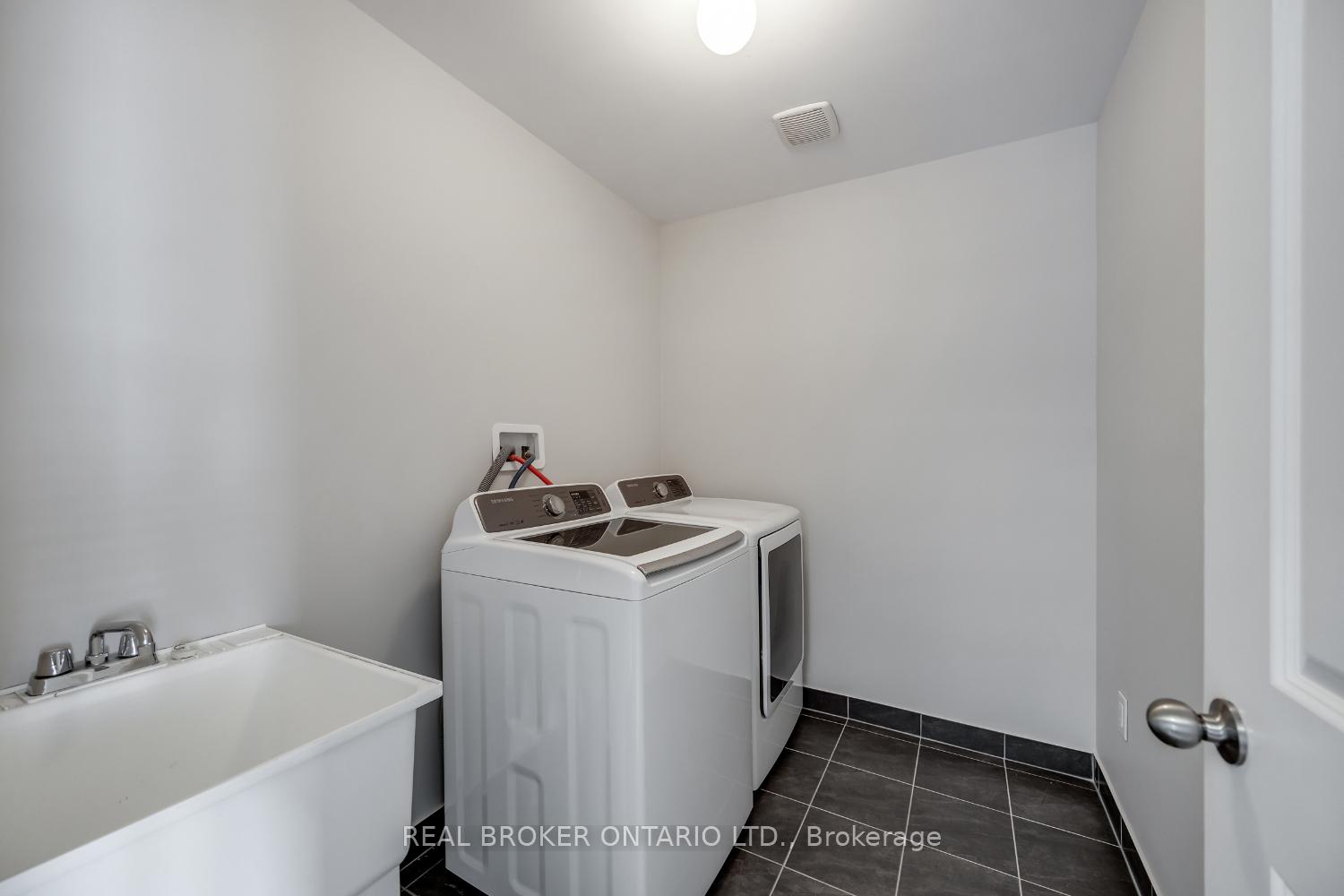 Photo 25 of 27 Cryderman Lane, Clarington, Bowmanville — HOMEH