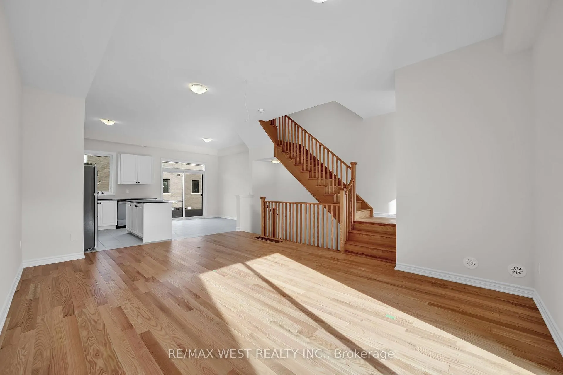 Photo 5 of 46 Quilico Road, Vaughan, Kleinburg — HOMEH