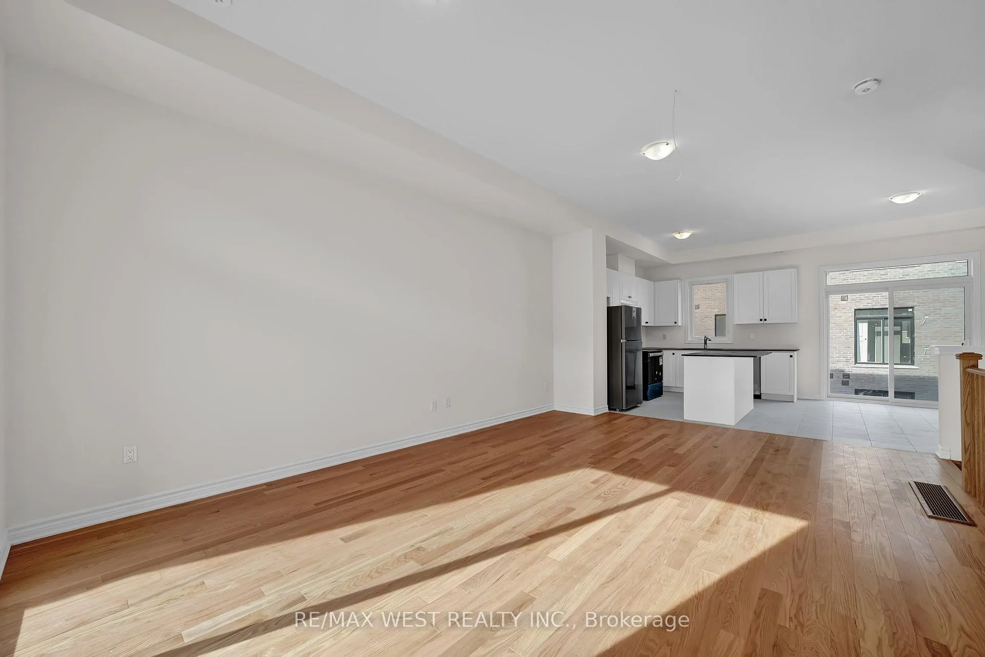 Photo 6 of 46 Quilico Road, Vaughan, Kleinburg — HOMEH