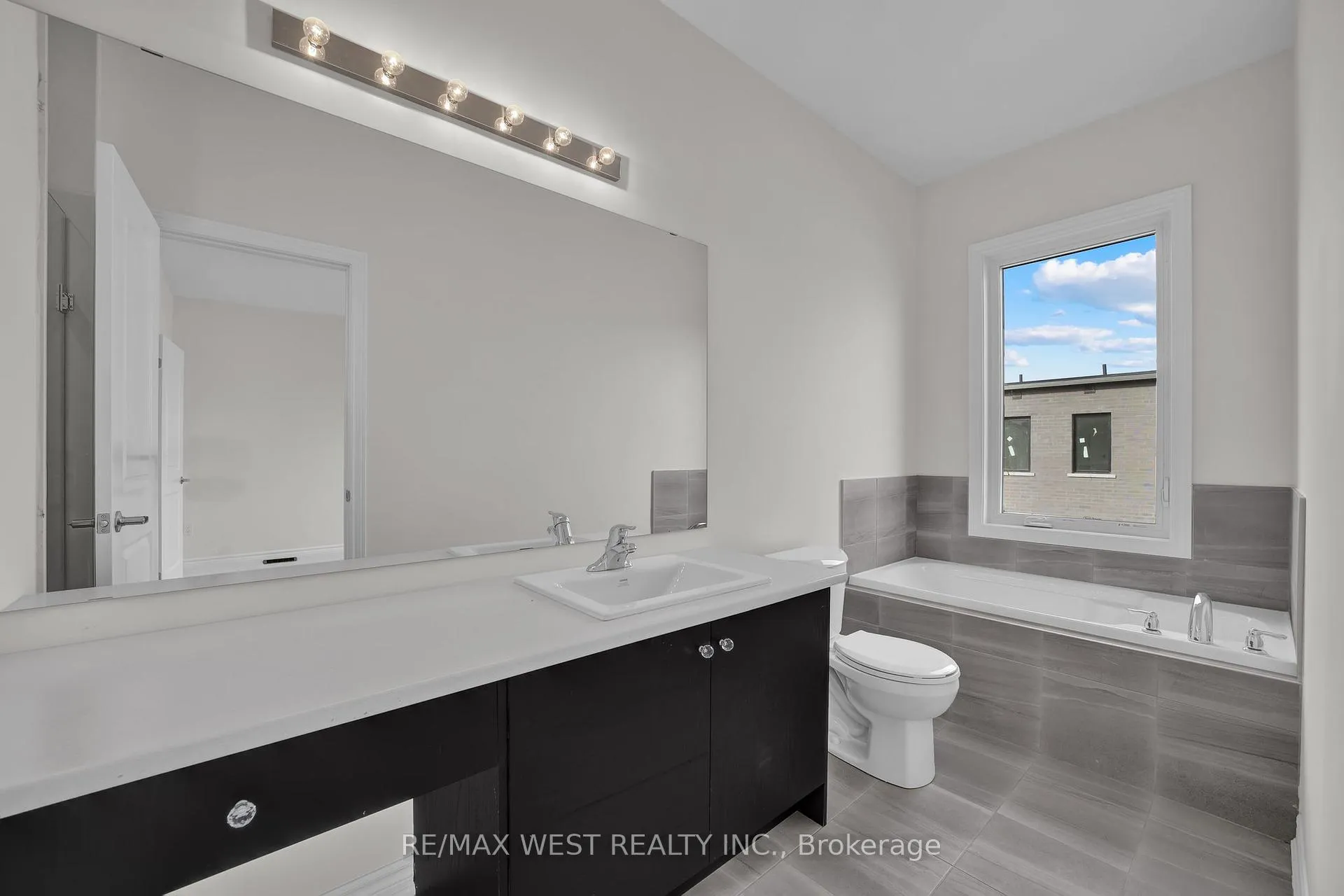 Photo 20 of 46 Quilico Road, Vaughan, Kleinburg — HOMEH