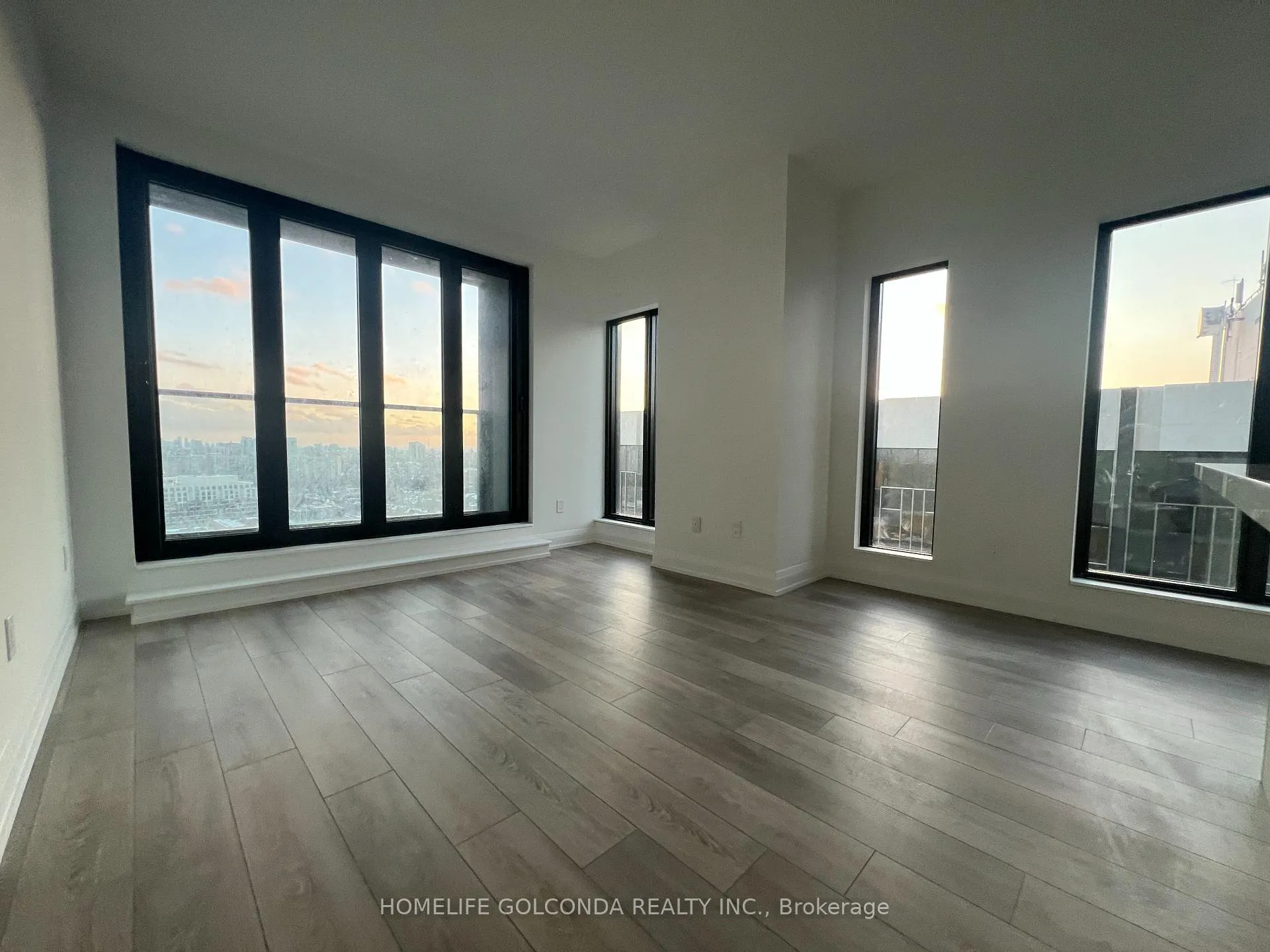 Photo 4 of Unit 2007, 20 Soudan Avenue, Toronto, Mount Pleasant West — HOMEH