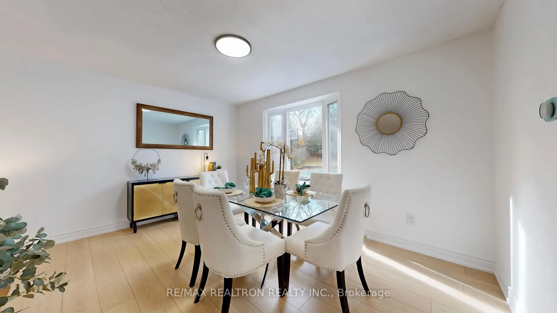Photo 6 of 62 Bishop Crescent, Markham, Markham Village — HOMEH