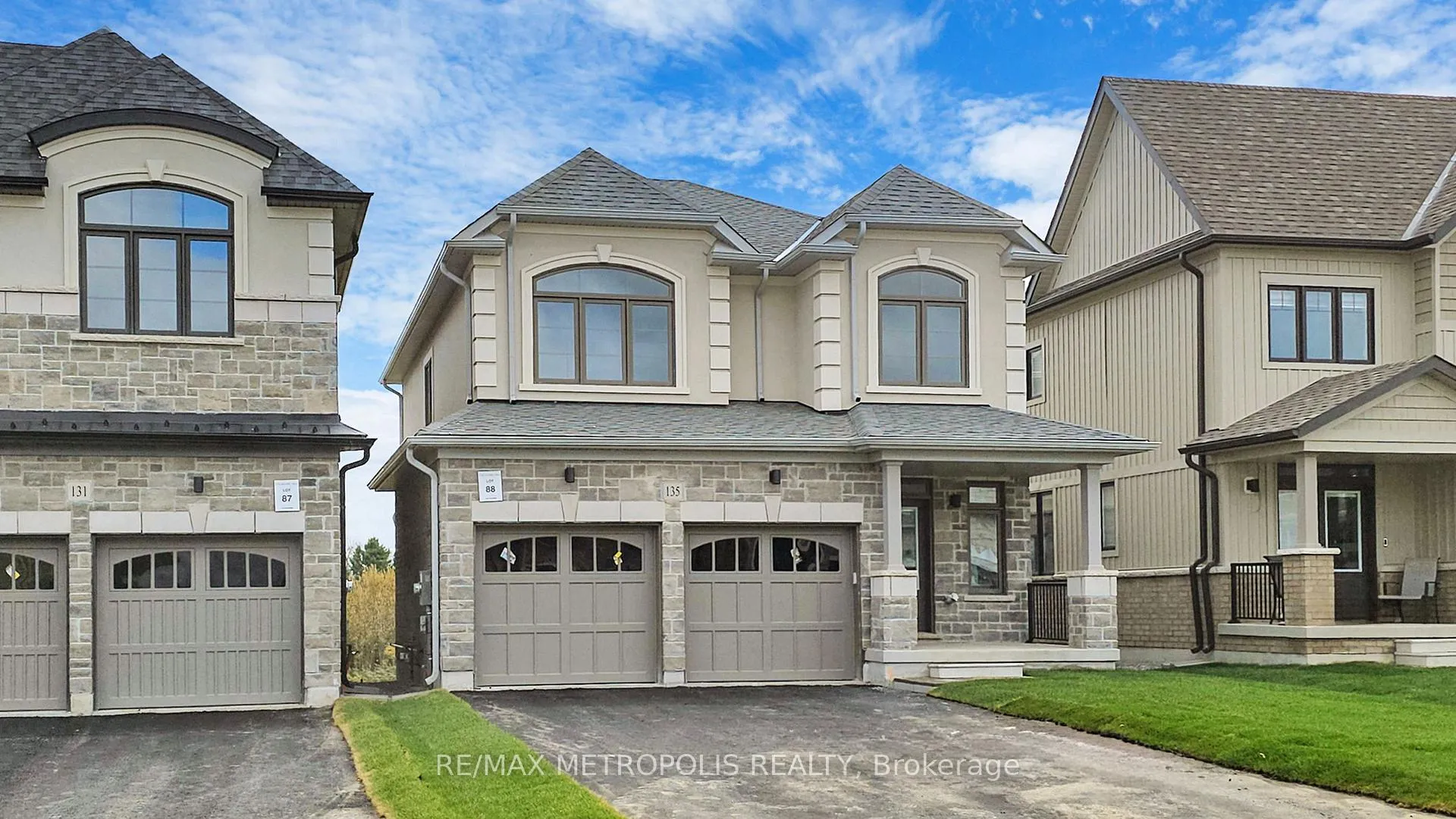 Photo 2 of 135 Flood Avenue, Clarington, Newcastle — HOMEH