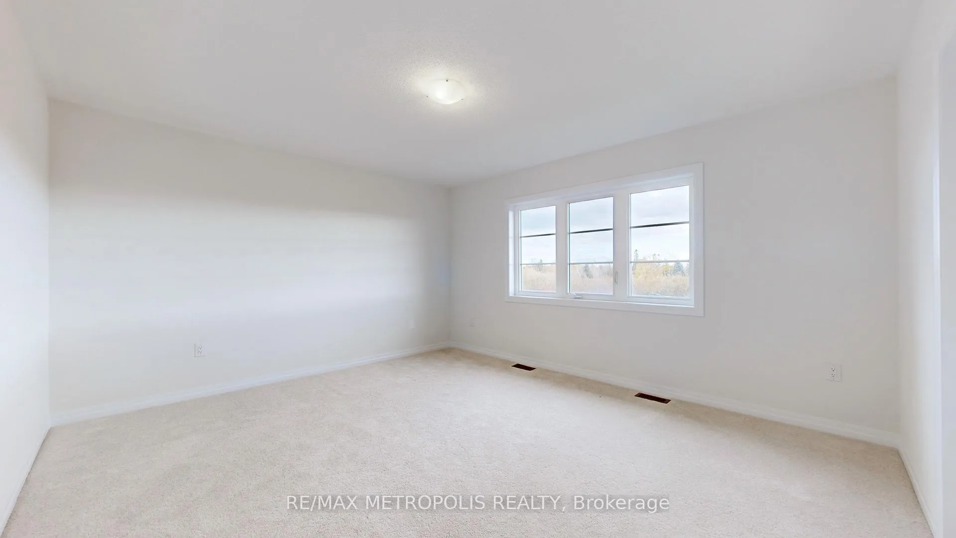 Photo 15 of 135 Flood Avenue, Clarington, Newcastle — HOMEH