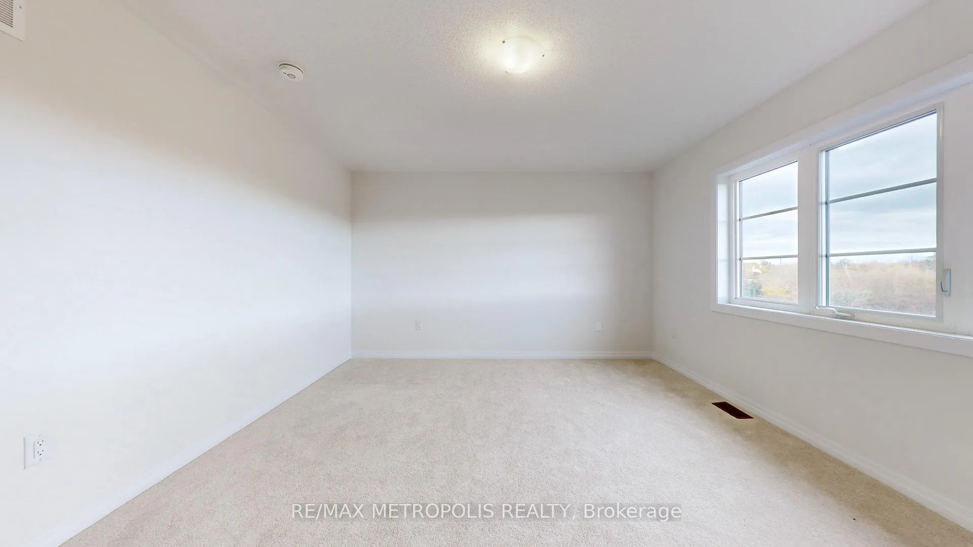 Photo 17 of 135 Flood Avenue, Clarington, Newcastle — HOMEH