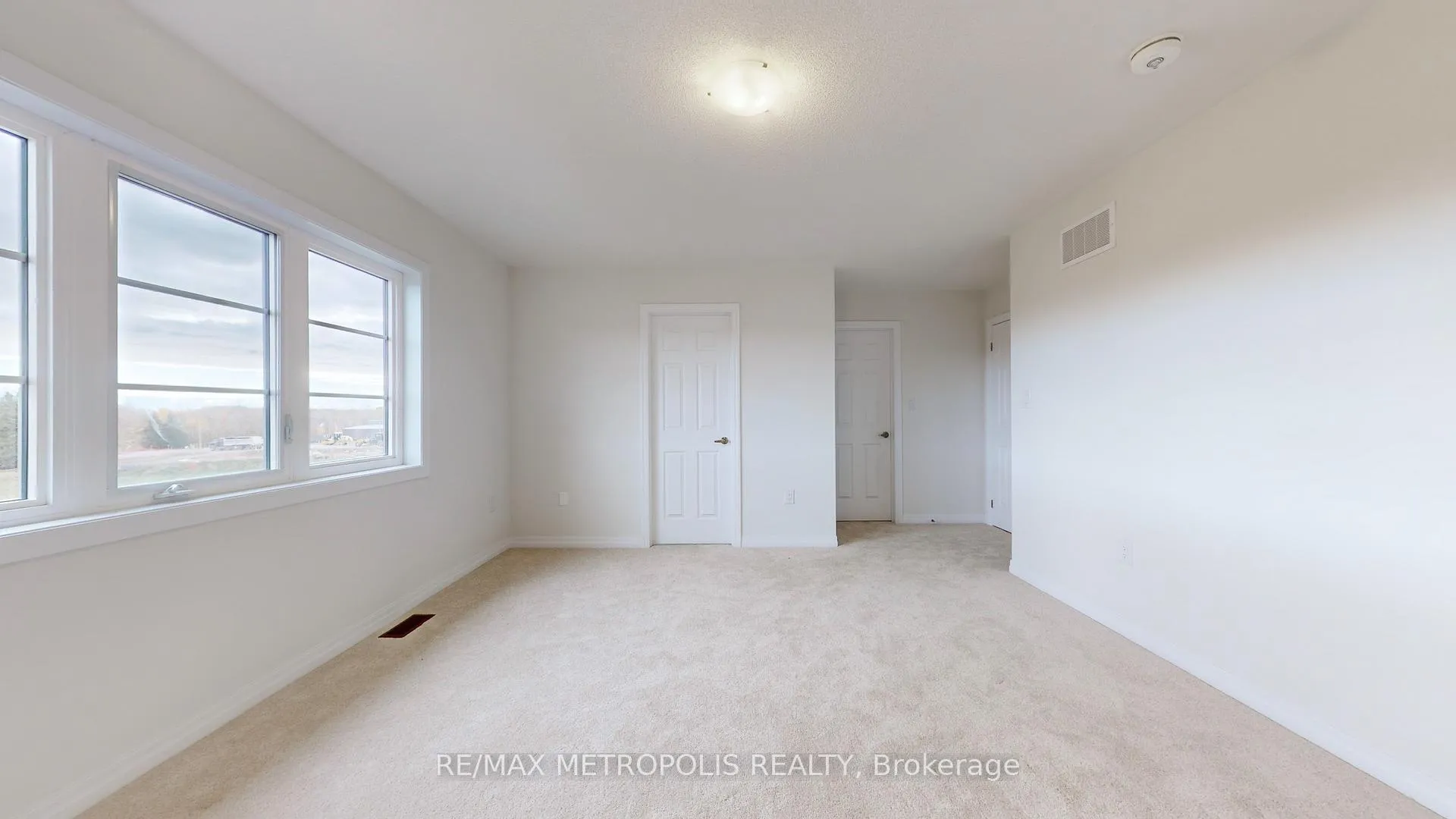 Photo 18 of 135 Flood Avenue, Clarington, Newcastle — HOMEH