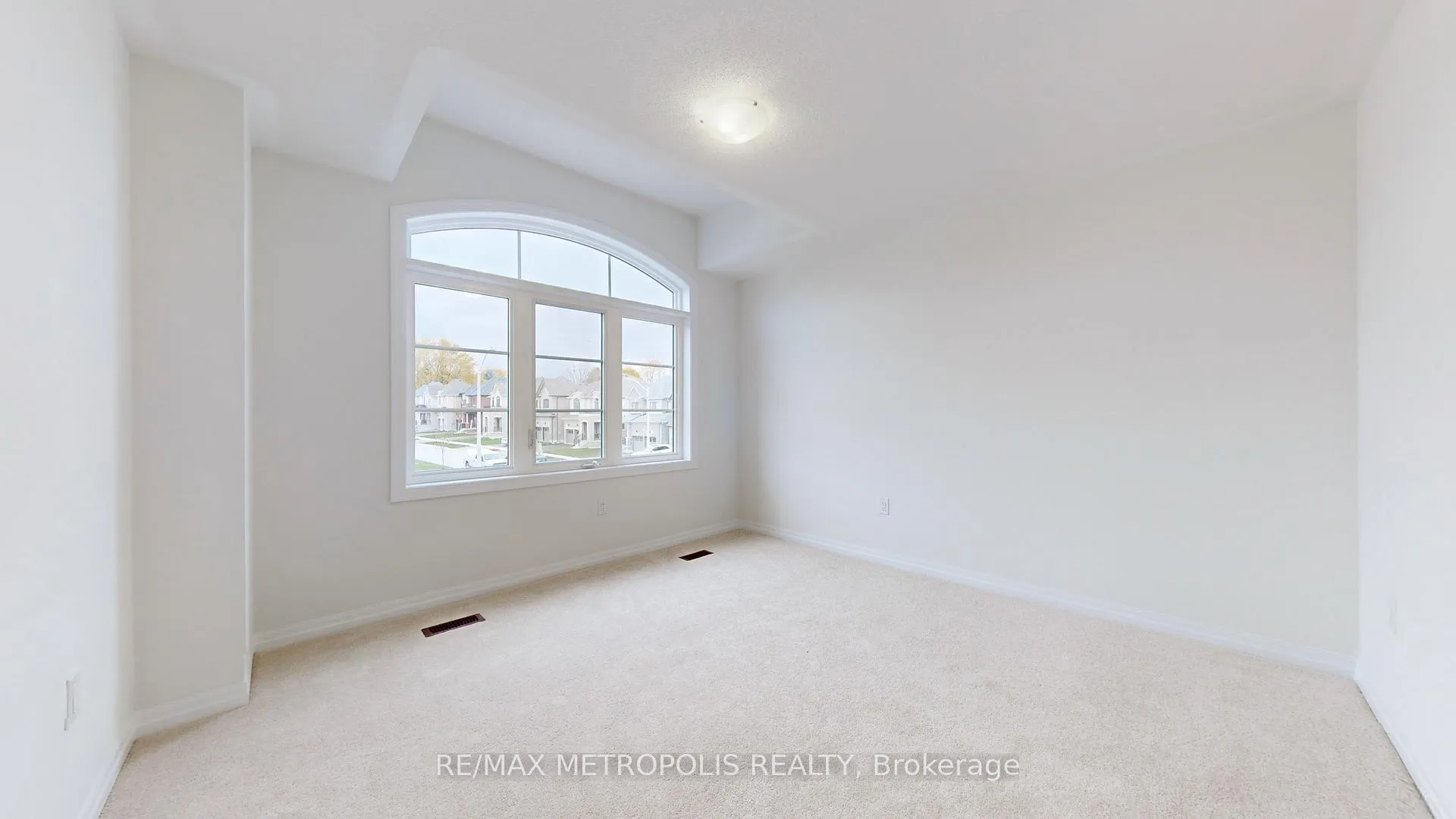 Photo 24 of 135 Flood Avenue, Clarington, Newcastle — HOMEH