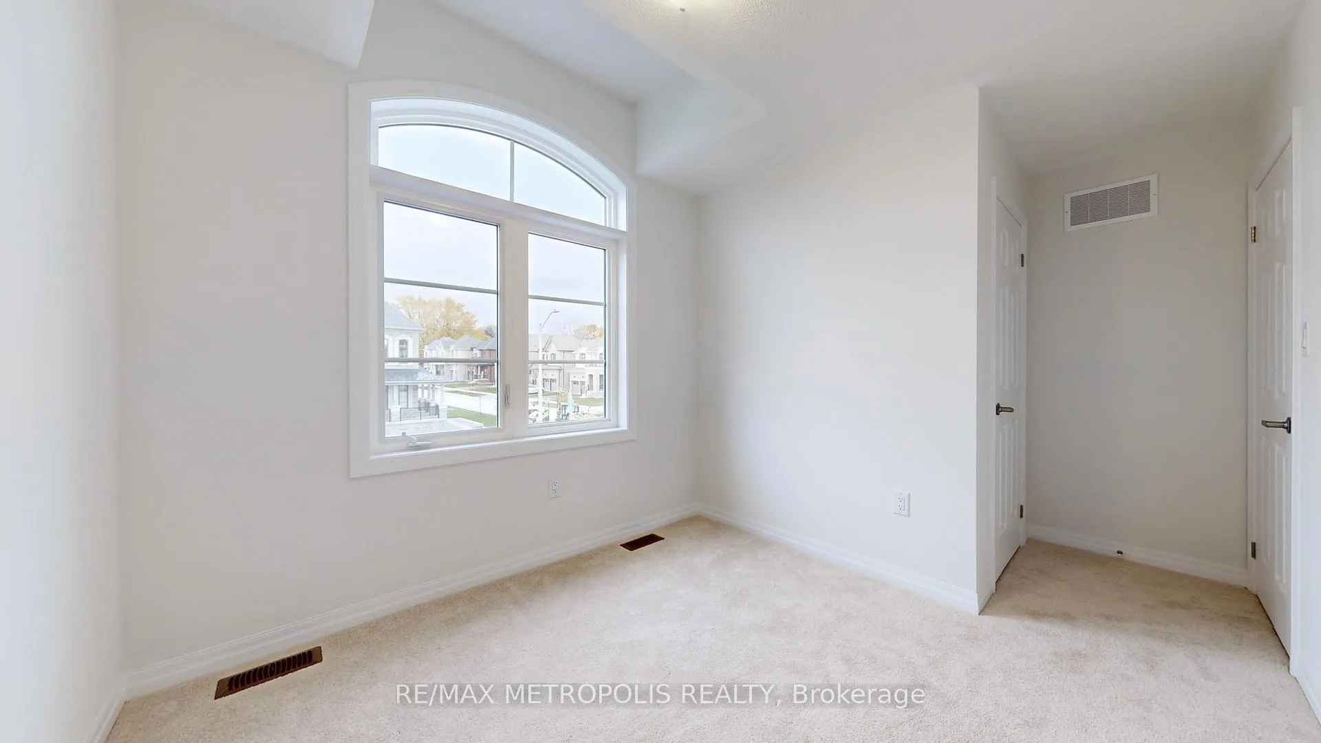 Photo 26 of 135 Flood Avenue, Clarington, Newcastle — HOMEH